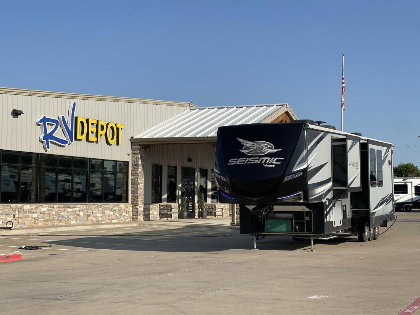 2018 GRAY JAYCO SEISMIC 4250 - (1UJCJSCV5J1) , Length: 44.92 ft. | Dry Weight: 15,570 lbs. | Gross Weight: 20,000 lbs. | Slides: 3 transmission, located at 4319 N Main St, Cleburne, TX, 76033, (817) 678-5133, 32.385960, -97.391212 - Set out to the great outdoors in this 2018 Jayco Seismic 4250 and enjoy all the amenities it has to offer! This toy hauler measures just a bit under 45 ft. in length and 13.32 ft. in height, providing great space and comfort. It has a dry weight of 15,570 lbs. and a GVWR of 20,000 lbs. It also comes - Photo#0