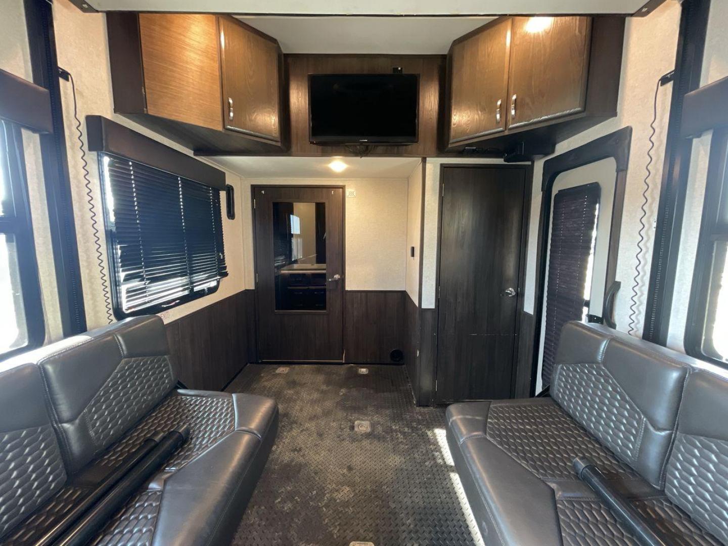 2018 GRAY JAYCO SEISMIC 4250 - (1UJCJSCV5J1) , Length: 44.92 ft. | Dry Weight: 15,570 lbs. | Gross Weight: 20,000 lbs. | Slides: 3 transmission, located at 4319 N Main St, Cleburne, TX, 76033, (817) 678-5133, 32.385960, -97.391212 - Set out to the great outdoors in this 2018 Jayco Seismic 4250 and enjoy all the amenities it has to offer! This toy hauler measures just a bit under 45 ft. in length and 13.32 ft. in height, providing great space and comfort. It has a dry weight of 15,570 lbs. and a GVWR of 20,000 lbs. It also comes - Photo#18