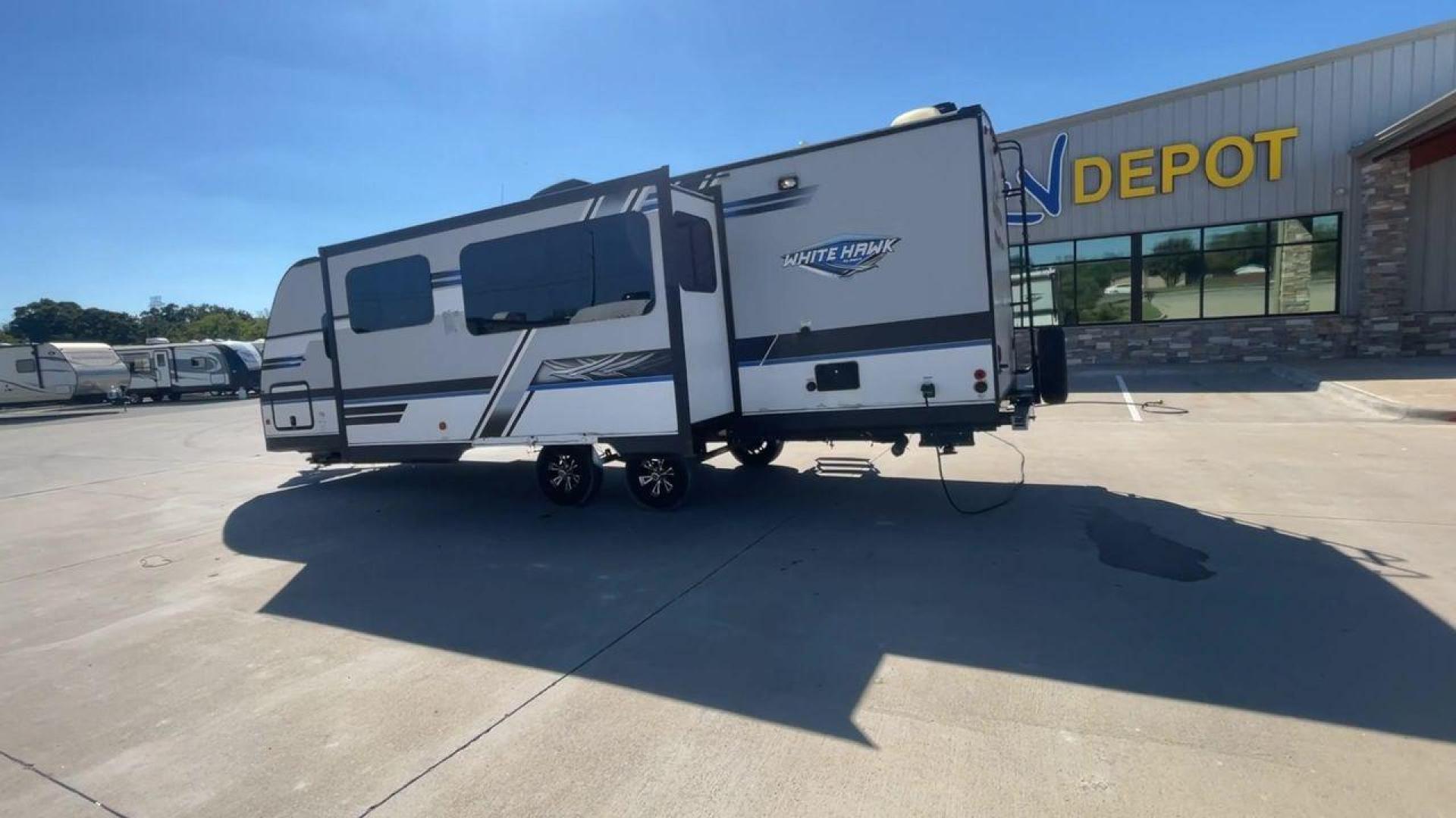 2018 JAYCO WHITE HAWK 27RB (1UJBJ0BR1J1) , Length: 32.7 ft. | Dry Weight: 6,500 lbs. | Gross Weight: 8,200 lbs. | Slides: 1 transmission, located at 4319 N Main St, Cleburne, TX, 76033, (817) 678-5133, 32.385960, -97.391212 - Photo#7