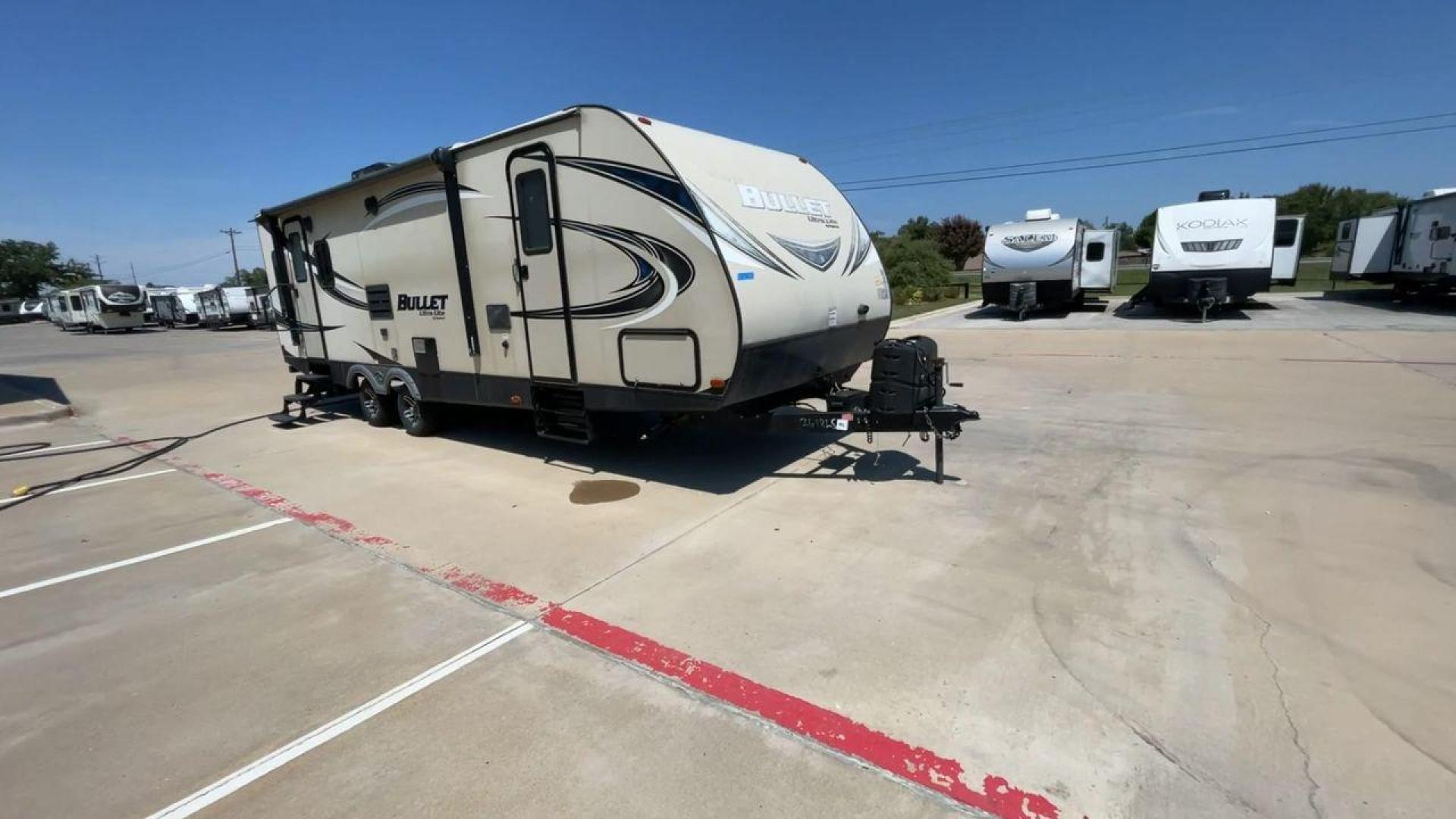 2018 KEYSTONE BULLET 269RL (4YDT26921JK) , Length: 31.92 ft. | Dry Weight: 5,285 lbs. | Gross Weight: 7,600 lbs. | Slides: 1 transmission, located at 4319 N Main St, Cleburne, TX, 76033, (817) 678-5133, 32.385960, -97.391212 - Photo#3