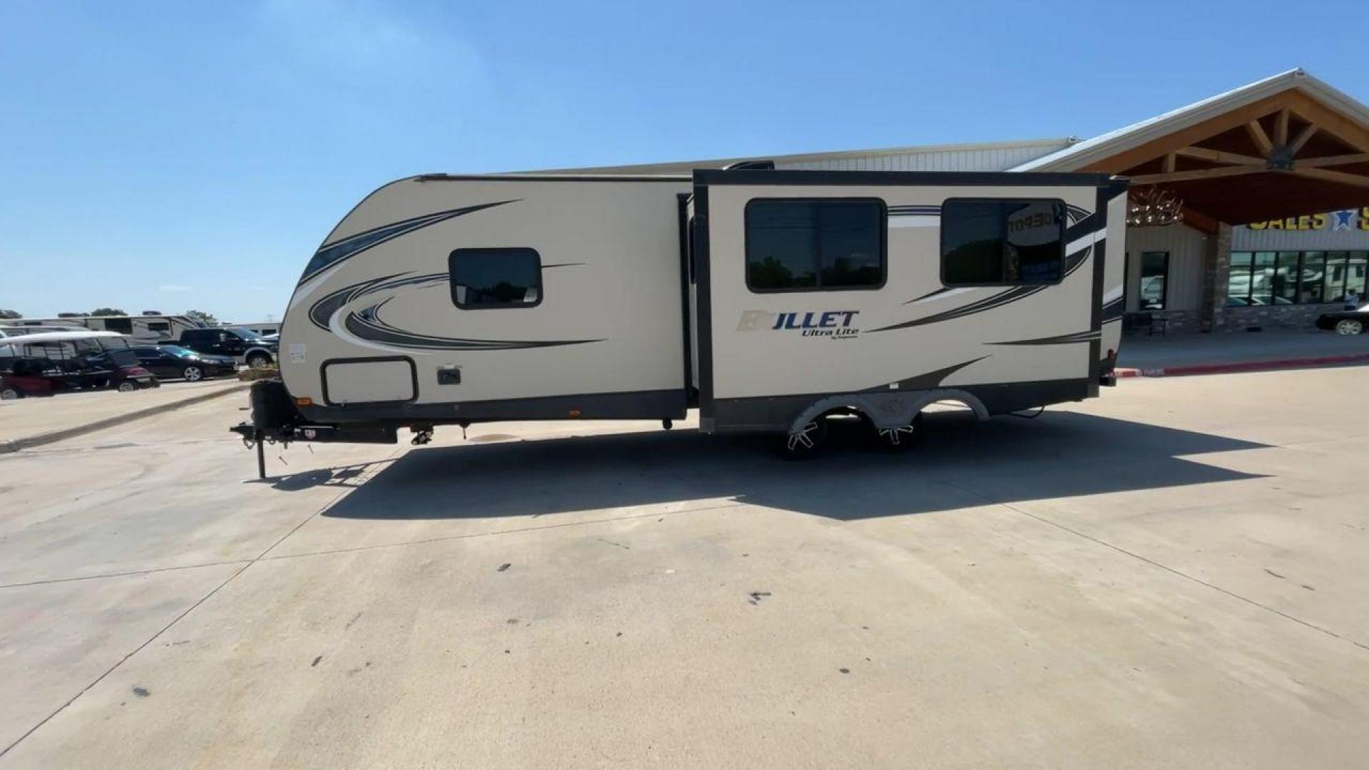 2018 KEYSTONE BULLET 269RL (4YDT26921JK) , Length: 31.92 ft. | Dry Weight: 5,285 lbs. | Gross Weight: 7,600 lbs. | Slides: 1 transmission, located at 4319 N Main St, Cleburne, TX, 76033, (817) 678-5133, 32.385960, -97.391212 - Photo#6