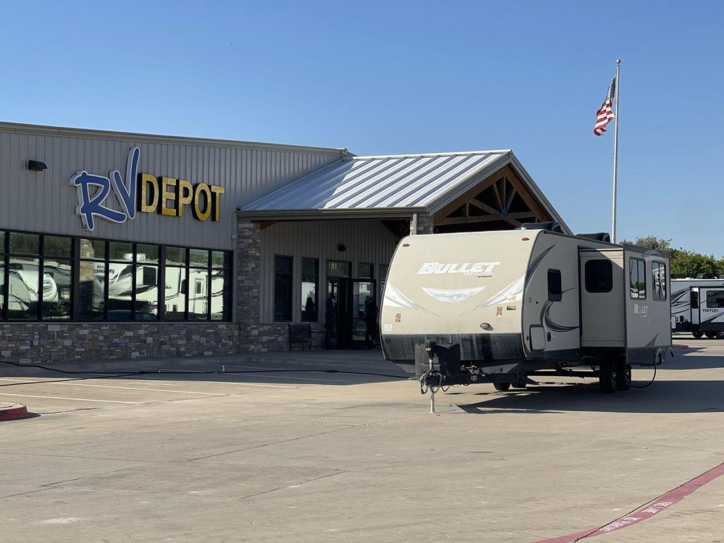 2018 KEYSTONE BULLET 330BHS (4YDT33024JT) , located at 4319 N Main St, Cleburne, TX, 76033, (817) 678-5133, 32.385960, -97.391212 - The 2018 Keystone Bullet 330BHS offers a spacious and comfortable design. Measuring 37.42 feet in length, this RV is designed for easy towing without sacrificing comfort. It boasts three slide-outs that significantly increase the living space. The exterior features a smooth fiberglass finish with sl - Photo#0