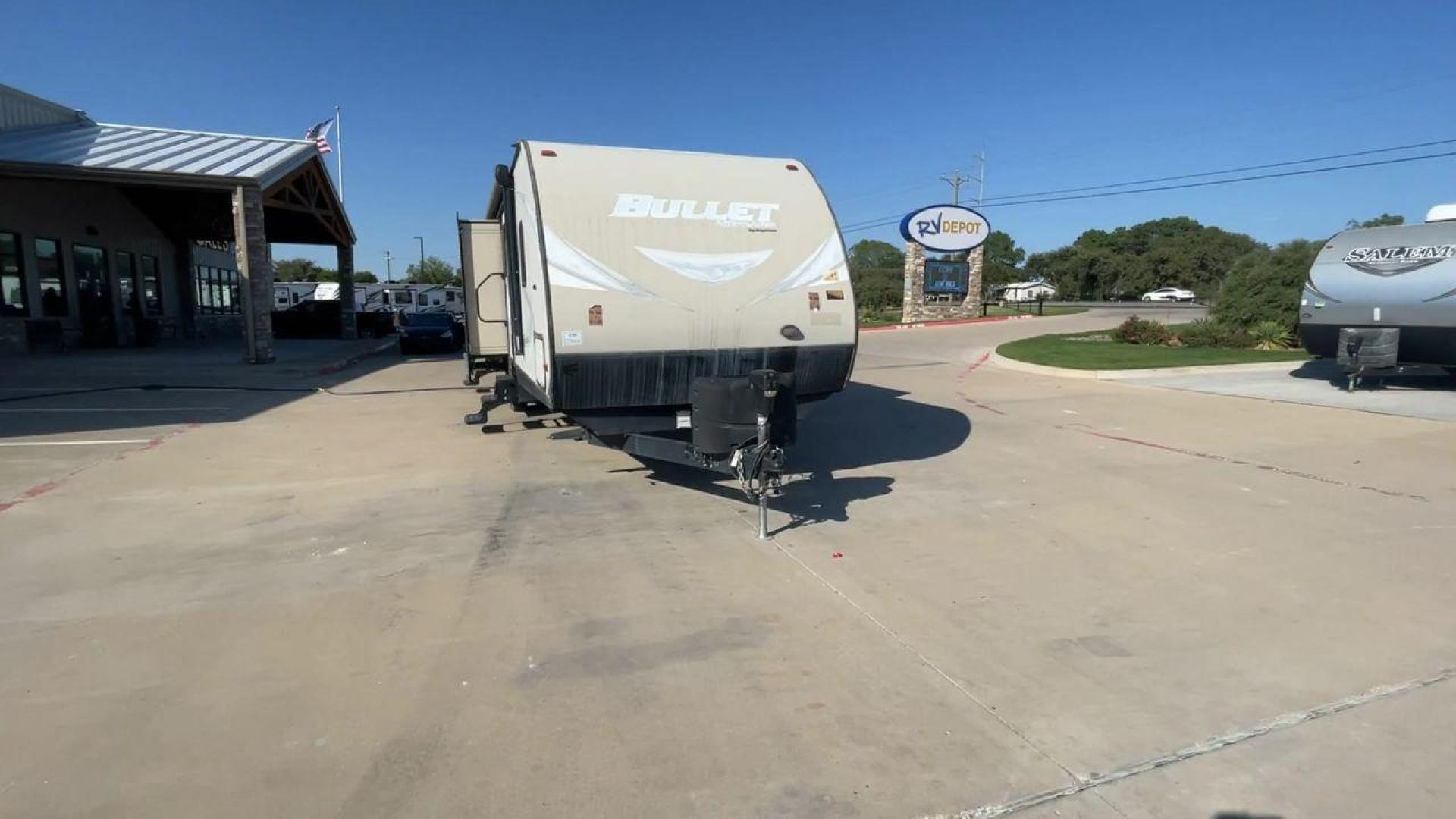 2018 KEYSTONE BULLET 330BHS (4YDT33024JT) , located at 4319 N Main St, Cleburne, TX, 76033, (817) 678-5133, 32.385960, -97.391212 - The 2018 Keystone Bullet 330BHS offers a spacious and comfortable design. Measuring 37.42 feet in length, this RV is designed for easy towing without sacrificing comfort. It boasts three slide-outs that significantly increase the living space. The exterior features a smooth fiberglass finish with sl - Photo#4