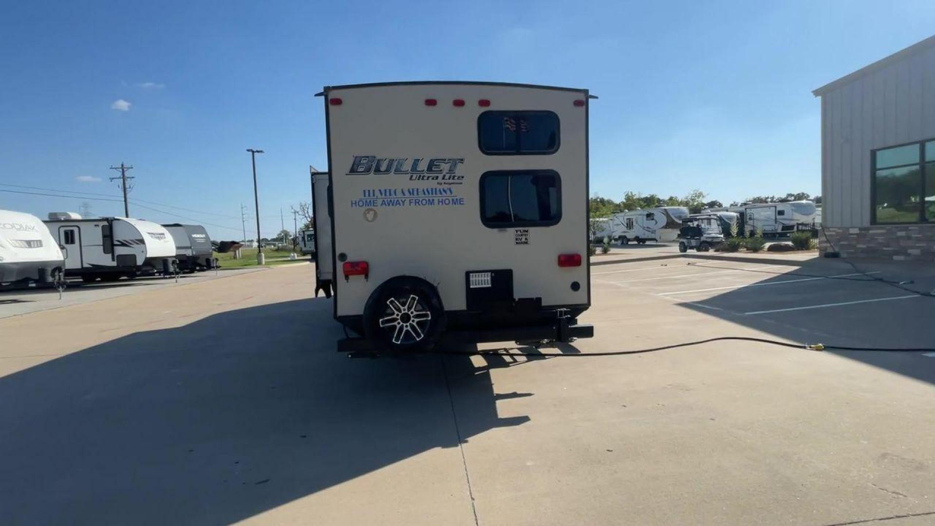 2018 KEYSTONE BULLET 330BHS (4YDT33024JT) , located at 4319 N Main St, Cleburne, TX, 76033, (817) 678-5133, 32.385960, -97.391212 - The 2018 Keystone Bullet 330BHS offers a spacious and comfortable design. Measuring 37.42 feet in length, this RV is designed for easy towing without sacrificing comfort. It boasts three slide-outs that significantly increase the living space. The exterior features a smooth fiberglass finish with sl - Photo#8