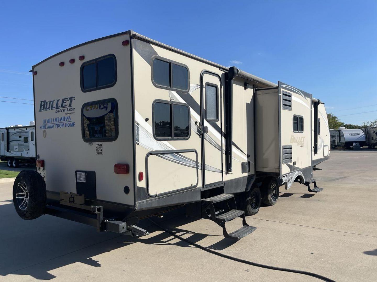 2018 KEYSTONE BULLET 330BHS (4YDT33024JT) , located at 4319 N Main St, Cleburne, TX, 76033, (817) 678-5133, 32.385960, -97.391212 - The 2018 Keystone Bullet 330BHS offers a spacious and comfortable design. Measuring 37.42 feet in length, this RV is designed for easy towing without sacrificing comfort. It boasts three slide-outs that significantly increase the living space. The exterior features a smooth fiberglass finish with sl - Photo#25