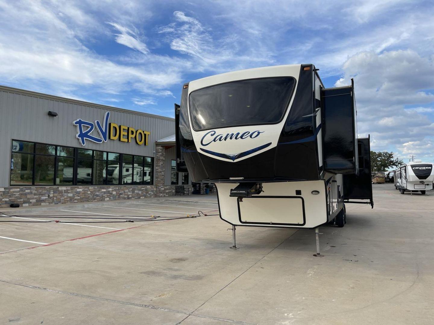 2018 KEYSTONE CAMEO 3631RL (4YDF36320J9) , Length: 39.17 ft | Dry Weight: 12,316 lbs | GVWR: 16,000 lbs | Slides: 4 transmission, located at 4319 N Main St, Cleburne, TX, 76033, (817) 678-5133, 32.385960, -97.391212 - If you're looking for a luxurious and spacious fifth wheel for your next adventure, look no further than this 2018 Keystone Cameo 3631RL. With its impressive features and comfortable living space, this RV is perfect for those who want to travel in style and comfort. Step inside, and a beautifully de - Photo#0