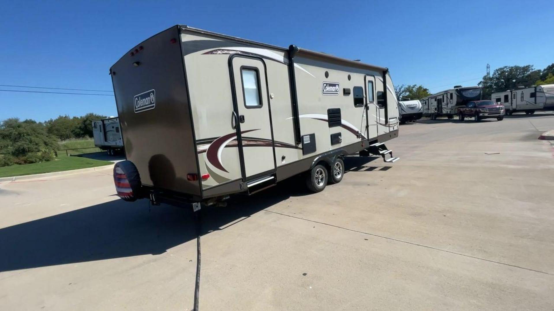 2018 KEYSTONE COLEMAN 2855BH (4YDT28525JP) , Length: 31.25 ft.| Dry Weight: 5,646 lbs. | Slides: 1 transmission, located at 4319 N Main St, Cleburne, TX, 76033, (817) 678-5133, 32.385960, -97.391212 - The 2018 Keystone Coleman 2855BH camper trailer is perfect for families or groups of friends, with enough space to sleep up to 8 people. When you first step inside, you'll find yourself in the main living area, which includes a comfy sofa and a dinette that can convert into a bed. The kitchen is - Photo#1