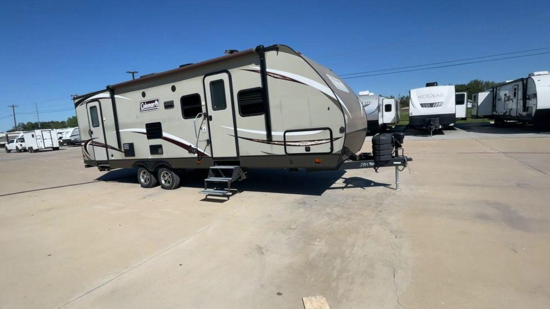 2018 KEYSTONE COLEMAN 2855BH (4YDT28525JP) , Length: 31.25 ft.| Dry Weight: 5,646 lbs. | Slides: 1 transmission, located at 4319 N Main St, Cleburne, TX, 76033, (817) 678-5133, 32.385960, -97.391212 - The 2018 Keystone Coleman 2855BH camper trailer is perfect for families or groups of friends, with enough space to sleep up to 8 people. When you first step inside, you'll find yourself in the main living area, which includes a comfy sofa and a dinette that can convert into a bed. The kitchen is - Photo#3