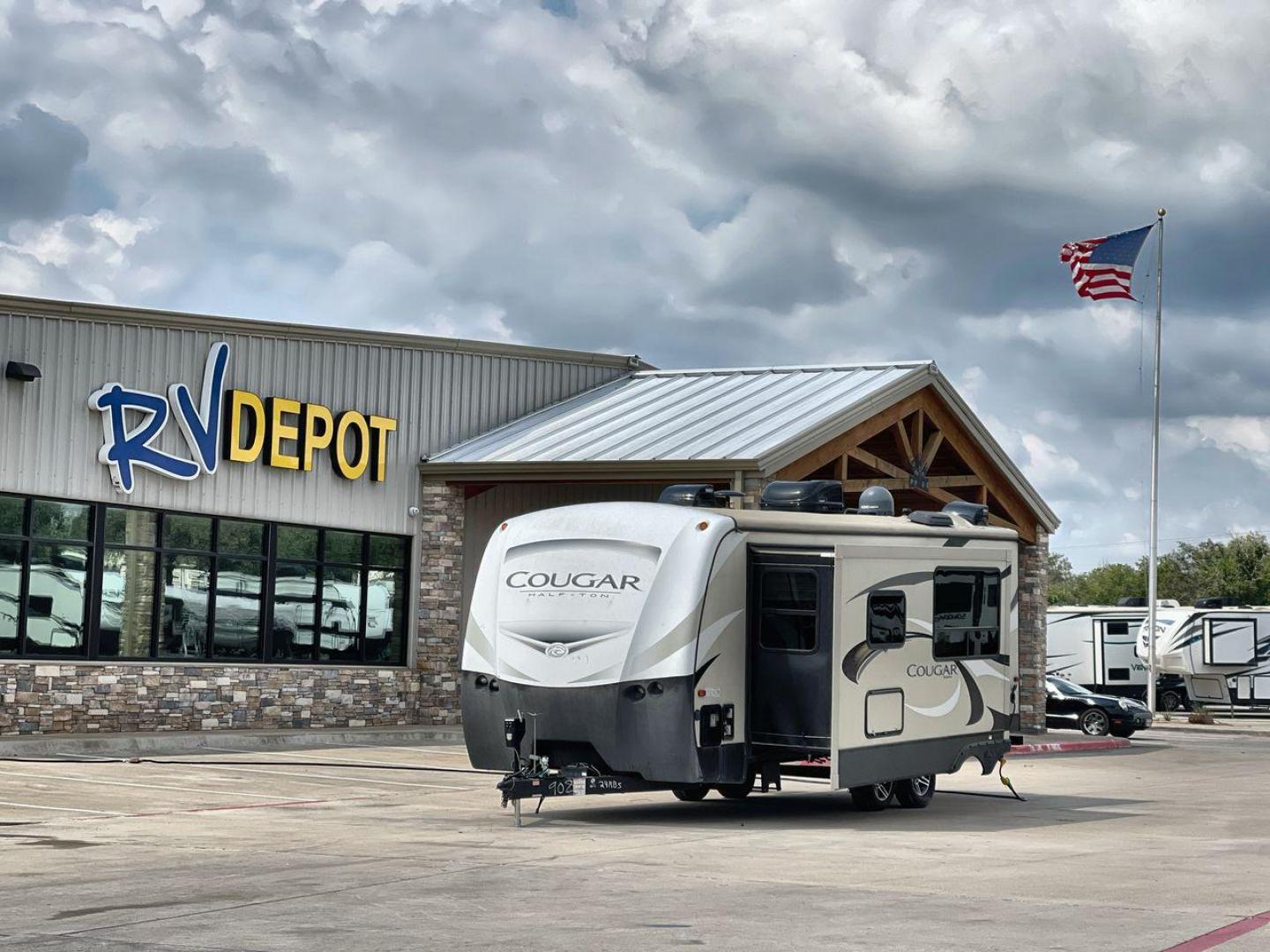 2018 WHITE KEYSTONE COUGAR 24RBS (4YDT24R29JV) , Length: 26.92 ft. | Dry Weight: 5,510 lbs. | Gross Weight: 7,500 lbs. | Slides: 1 transmission, located at 4319 N Main St, Cleburne, TX, 76033, (817) 678-5133, 32.385960, -97.391212 - The 2018 Keystone Cougar 24RBS is a well-crafted travel trailer with a length of 26.92 feet and a dry weight of 5,510 lbs, offering a spacious yet lightweight option for travelers. Its gross weight capacity of 7,500 lbs provides ample room for packing all your adventure gear. The exterior features a - Photo#0