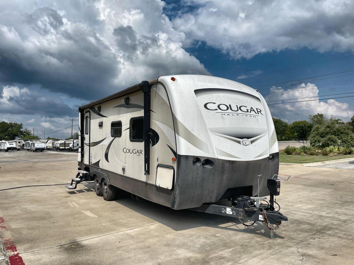 2018 WHITE KEYSTONE COUGAR 24RBS (4YDT24R29JV) , Length: 26.92 ft. | Dry Weight: 5,510 lbs. | Gross Weight: 7,500 lbs. | Slides: 1 transmission, located at 4319 N Main St, Cleburne, TX, 76033, (817) 678-5133, 32.385960, -97.391212 - The 2018 Keystone Cougar 24RBS is a well-crafted travel trailer with a length of 26.92 feet and a dry weight of 5,510 lbs, offering a spacious yet lightweight option for travelers. Its gross weight capacity of 7,500 lbs provides ample room for packing all your adventure gear. The exterior features a - Photo#21