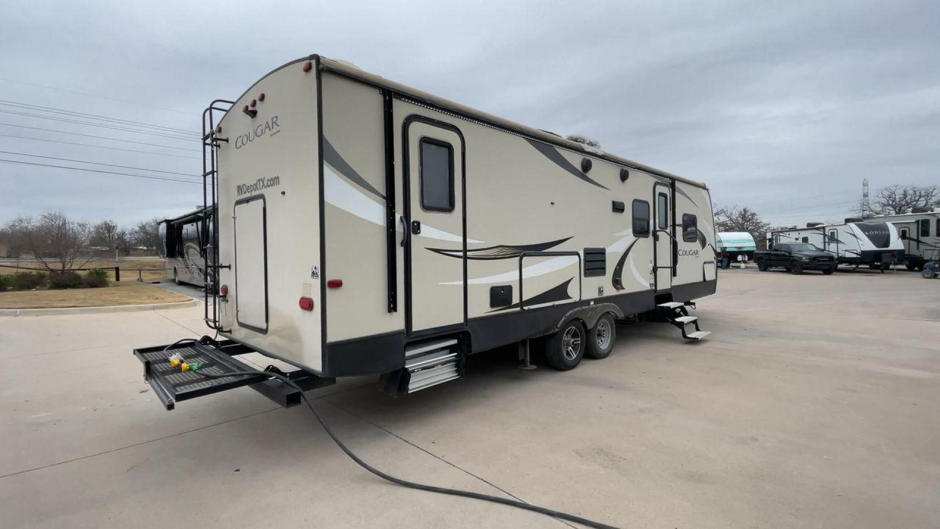 2018 WHITE KEYSTONE COUGAR 29BHS (4YDT29B29JV) , Length: 34.75 ft. | Dry Weight: 6,870 lbs. | Gross Weight: 8,800 lbs. | Slides: 1 transmission, located at 4319 N Main St, Cleburne, TX, 76033, (817) 678-5133, 32.385960, -97.391212 - The 2018 Keystone Cougar 29BHS is a single-slide travel trailer that measures just a bit under 35 ft. in length. It has a dry weight of 6,870 lbs. and a GVWR of 8,800 lbs. Its exterior is a base color of tan with white and gray accents. It comes with an automatic heating and cooling rate of 35,000 a - Photo#1