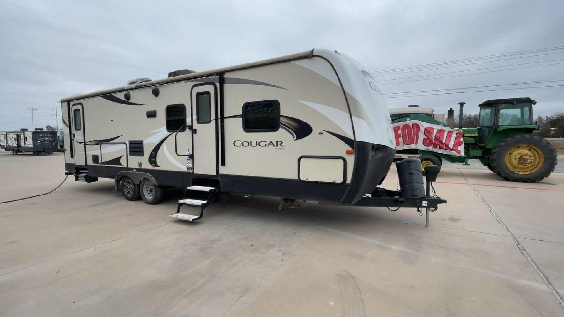 2018 WHITE KEYSTONE COUGAR 29BHS (4YDT29B29JV) , Length: 34.75 ft. | Dry Weight: 6,870 lbs. | Gross Weight: 8,800 lbs. | Slides: 1 transmission, located at 4319 N Main St, Cleburne, TX, 76033, (817) 678-5133, 32.385960, -97.391212 - The 2018 Keystone Cougar 29BHS is a single-slide travel trailer that measures just a bit under 35 ft. in length. It has a dry weight of 6,870 lbs. and a GVWR of 8,800 lbs. Its exterior is a base color of tan with white and gray accents. It comes with an automatic heating and cooling rate of 35,000 a - Photo#3