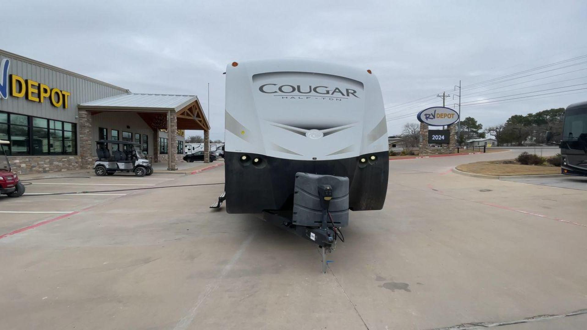 2018 WHITE KEYSTONE COUGAR 29BHS (4YDT29B29JV) , Length: 34.75 ft. | Dry Weight: 6,870 lbs. | Gross Weight: 8,800 lbs. | Slides: 1 transmission, located at 4319 N Main St, Cleburne, TX, 76033, (817) 678-5133, 32.385960, -97.391212 - The 2018 Keystone Cougar 29BHS is a single-slide travel trailer that measures just a bit under 35 ft. in length. It has a dry weight of 6,870 lbs. and a GVWR of 8,800 lbs. Its exterior is a base color of tan with white and gray accents. It comes with an automatic heating and cooling rate of 35,000 a - Photo#4