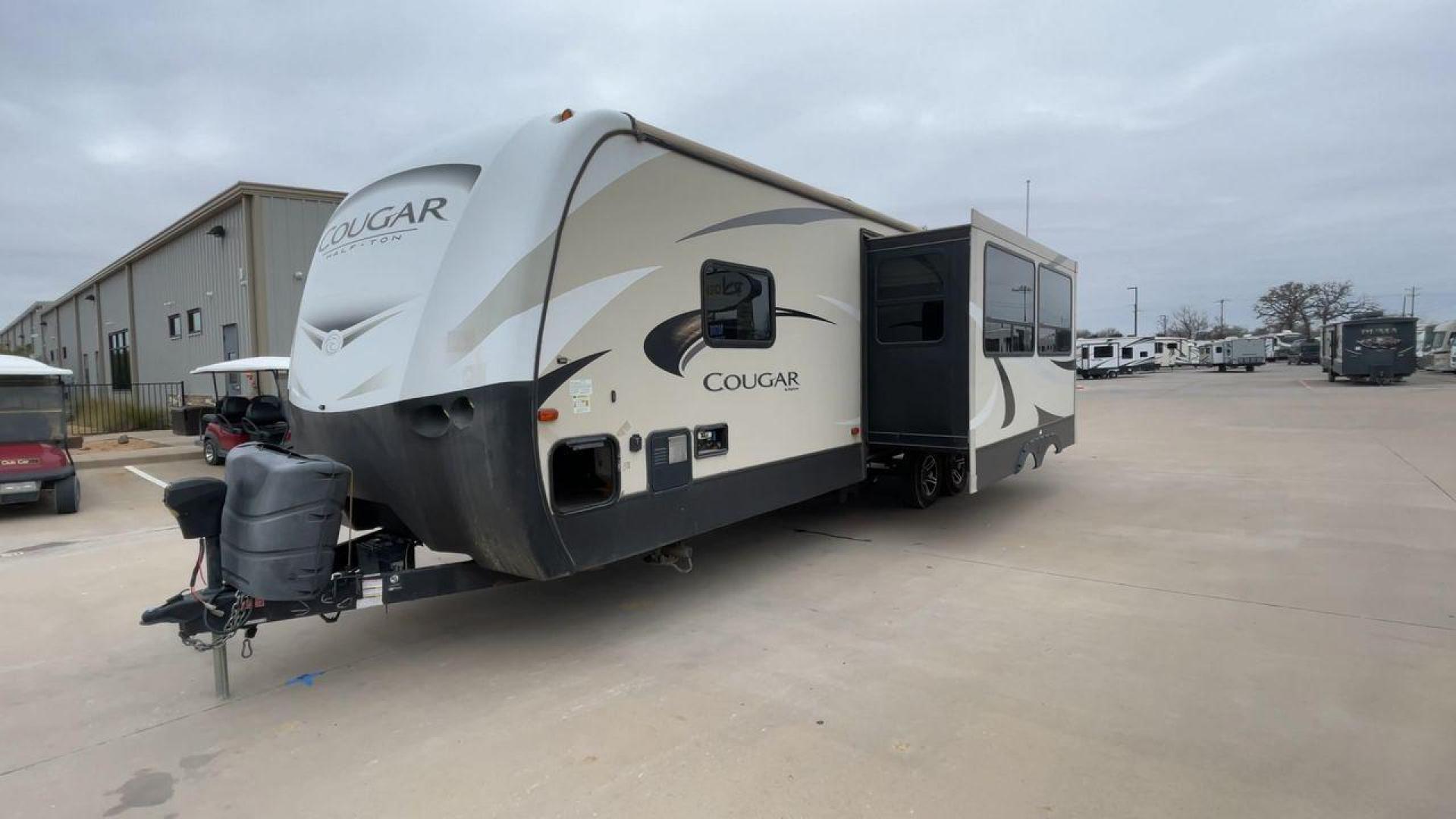 2018 WHITE KEYSTONE COUGAR 29BHS (4YDT29B29JV) , Length: 34.75 ft. | Dry Weight: 6,870 lbs. | Gross Weight: 8,800 lbs. | Slides: 1 transmission, located at 4319 N Main St, Cleburne, TX, 76033, (817) 678-5133, 32.385960, -97.391212 - The 2018 Keystone Cougar 29BHS is a single-slide travel trailer that measures just a bit under 35 ft. in length. It has a dry weight of 6,870 lbs. and a GVWR of 8,800 lbs. Its exterior is a base color of tan with white and gray accents. It comes with an automatic heating and cooling rate of 35,000 a - Photo#5