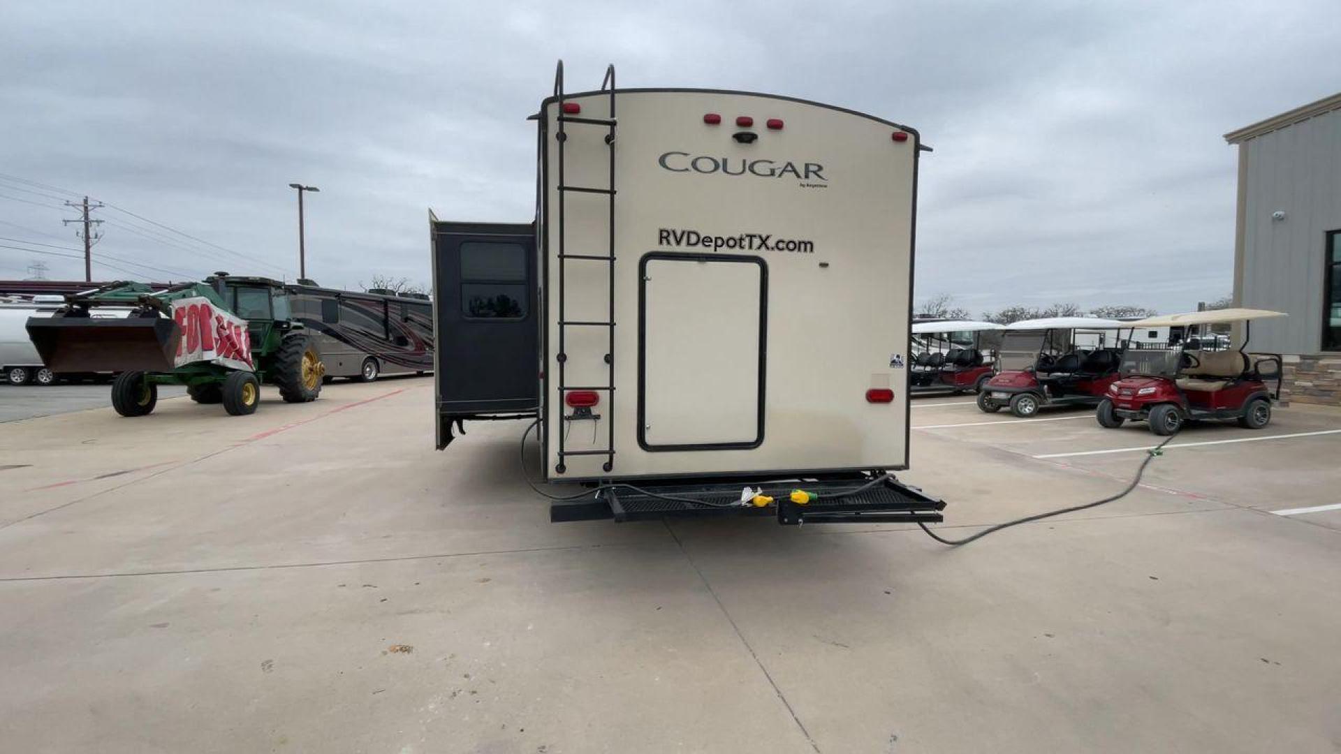 2018 WHITE KEYSTONE COUGAR 29BHS (4YDT29B29JV) , Length: 34.75 ft. | Dry Weight: 6,870 lbs. | Gross Weight: 8,800 lbs. | Slides: 1 transmission, located at 4319 N Main St, Cleburne, TX, 76033, (817) 678-5133, 32.385960, -97.391212 - The 2018 Keystone Cougar 29BHS is a single-slide travel trailer that measures just a bit under 35 ft. in length. It has a dry weight of 6,870 lbs. and a GVWR of 8,800 lbs. Its exterior is a base color of tan with white and gray accents. It comes with an automatic heating and cooling rate of 35,000 a - Photo#8