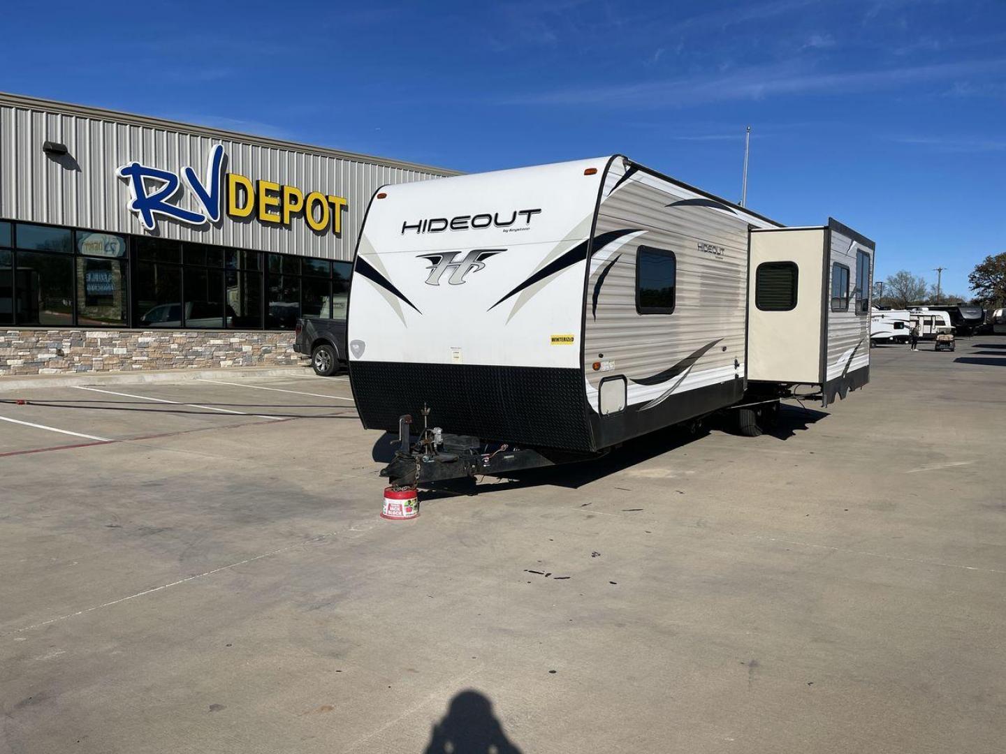 2018 KEYSTONE HIDEOUT 28RKS (4YDT28R25J7) , located at 4319 N Main St, Cleburne, TX, 76033, (817) 678-5133, 32.385960, -97.391212 - Photo#0