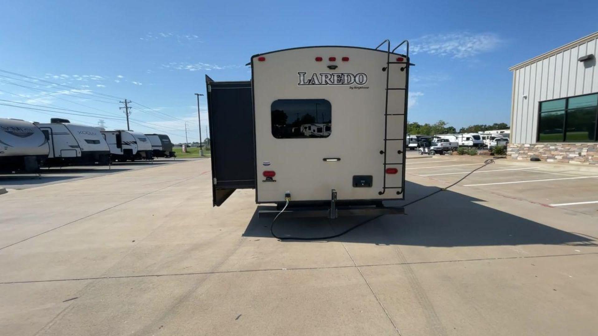 2018 KEYSTONE LAREDO 331BH (4YDT33129JV) , Length: 37.92 ft. | Dry Weight: 8,090 lbs. | Gross Weight: 9,655 lbs. 9,655 lbs. | Slides: 3 transmission, located at 4319 N Main St, Cleburne, TX, 76033, (817) 678-5133, 32.385960, -97.391212 - Photo#8