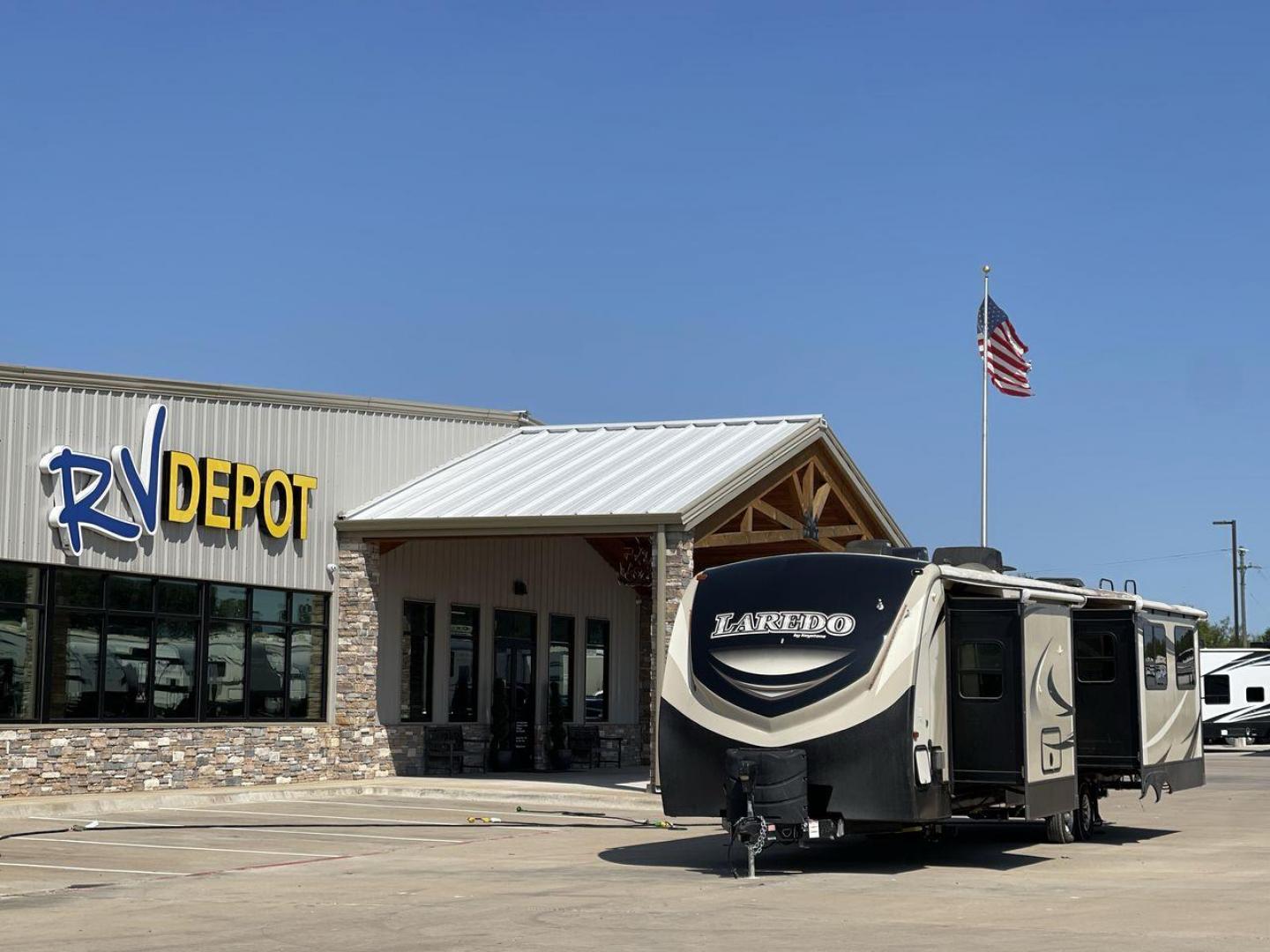 2018 KEYSTONE LAREDO 335MK (4YDT33524JV) , Length: 37.92 ft. | Dry Weight: 8,473 lbs. | Gross Weight: 10,000 lbs. | Slides: 2 transmission, located at 4319 N Main St, Cleburne, TX, 76033, (817) 678-5133, 32.385960, -97.391212 - The 2018 Keystone Laredo 335MK is a spacious and feature-packed travel trailer with a length of 37.92 ft, a dry weight of 8,473 lbs, and a gross weight capacity of 10,000 lbs. It includes two large slide-outs, significantly expanding the living and kitchen areas. The exterior features a cream and be - Photo#0