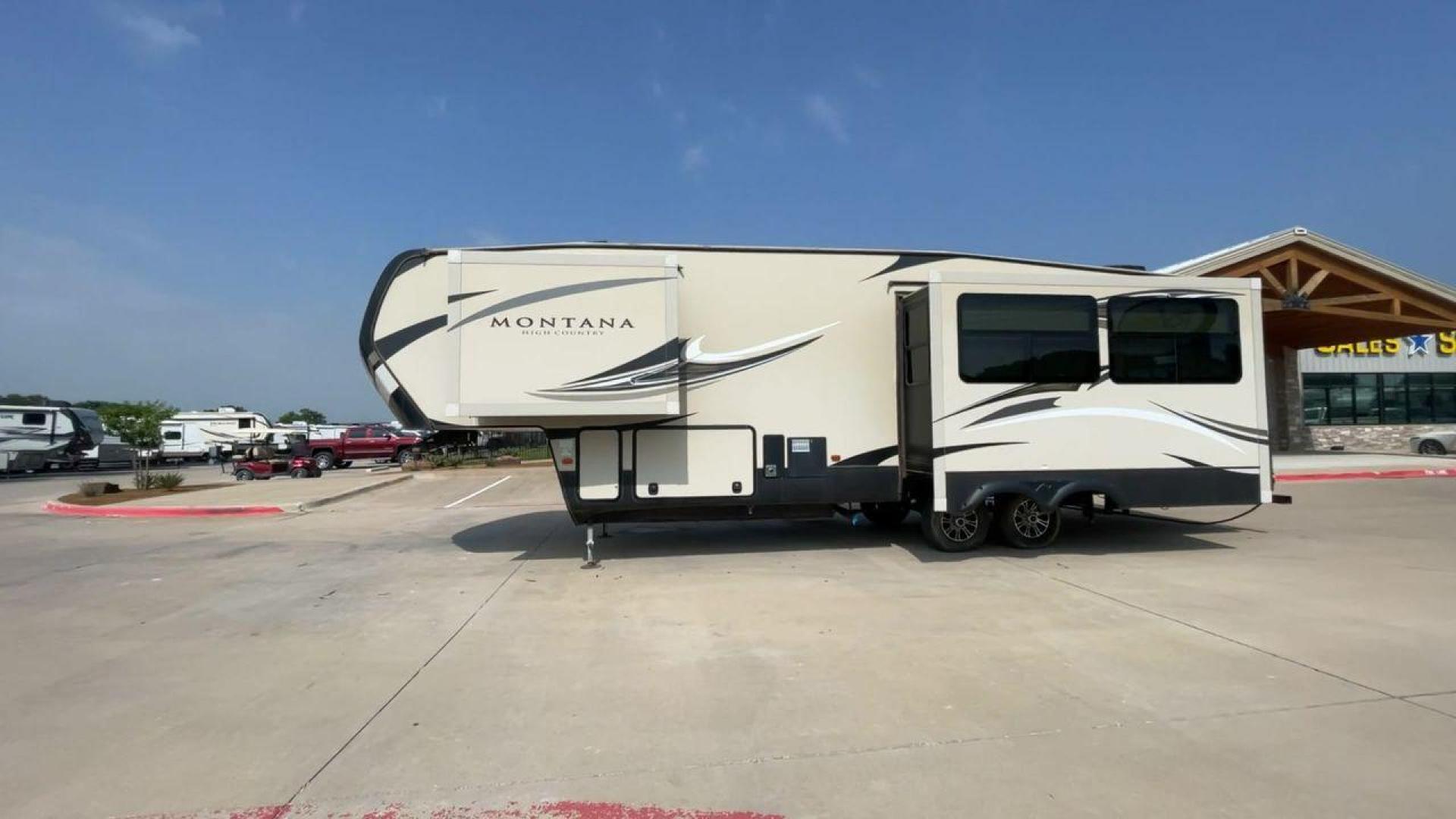 2018 TAN KEYSTONE MONTANA 305RL (4YDF3052XJA) , Length: 35.67 ft. | Dry Weight: 10,390 lbs. | Gross Weight: 14,270 lbs. | Slides: 3 transmission, located at 4319 N Main St, Cleburne, TX, 76033, (817) 678-5133, 32.385960, -97.391212 - The 2018 Keystone Montana 305RL is a dual-axle aluminum wheel set-up that measures 35.67 ft. in length. It has a dry weight of 10,390 lbs. and a GVWR of 14,270 lbs. It is made of aluminum and fiberglass. It comes with automatic heating and cooling rated at 35,000 and 15,000 BTUs respectively. With 3 - Photo#6