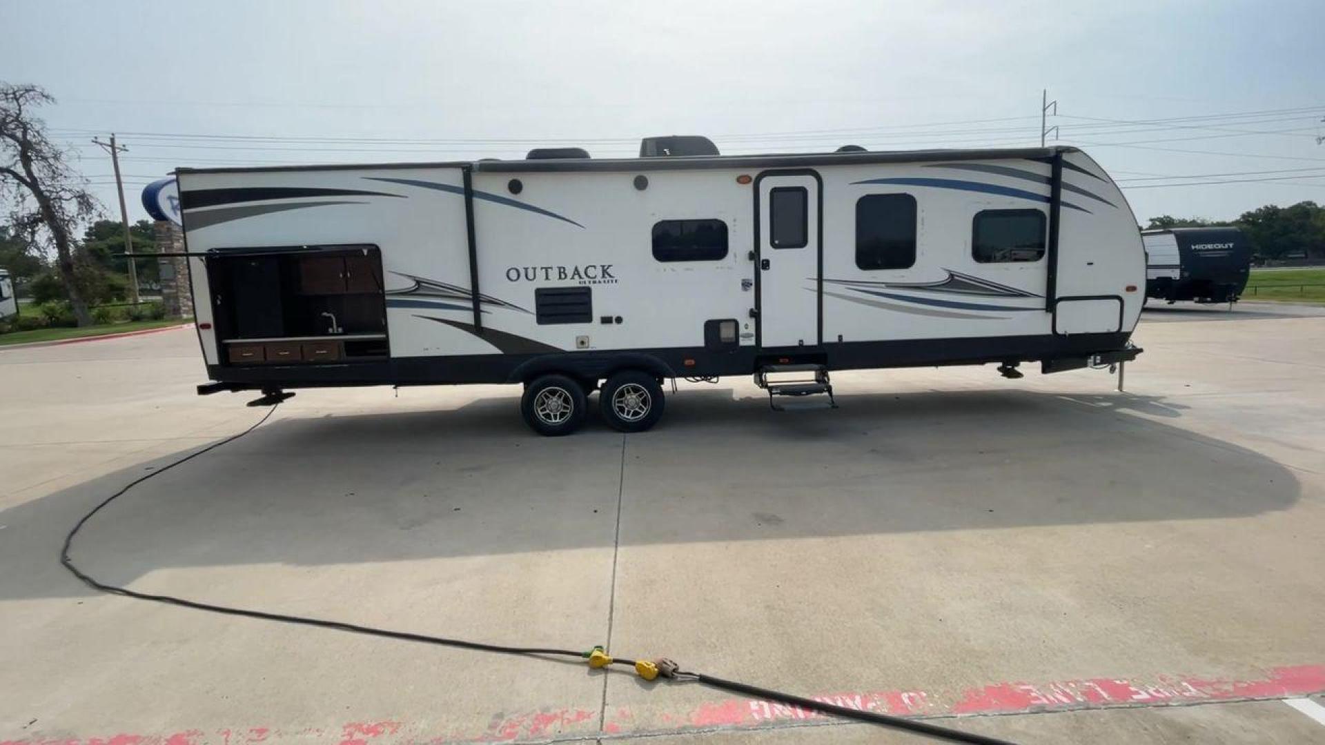 2018 KEYSTONE OUTBACK 320UBH (4YDT32025JB) , Length: 36.67 ft. | Dry Weight: 6,520 lbs. | Gross Weight: 8,500 lbs. | Slides: 1 transmission, located at 4319 N Main St, Cleburne, TX, 76033, (817) 678-5133, 32.385960, -97.391212 - Photo#2