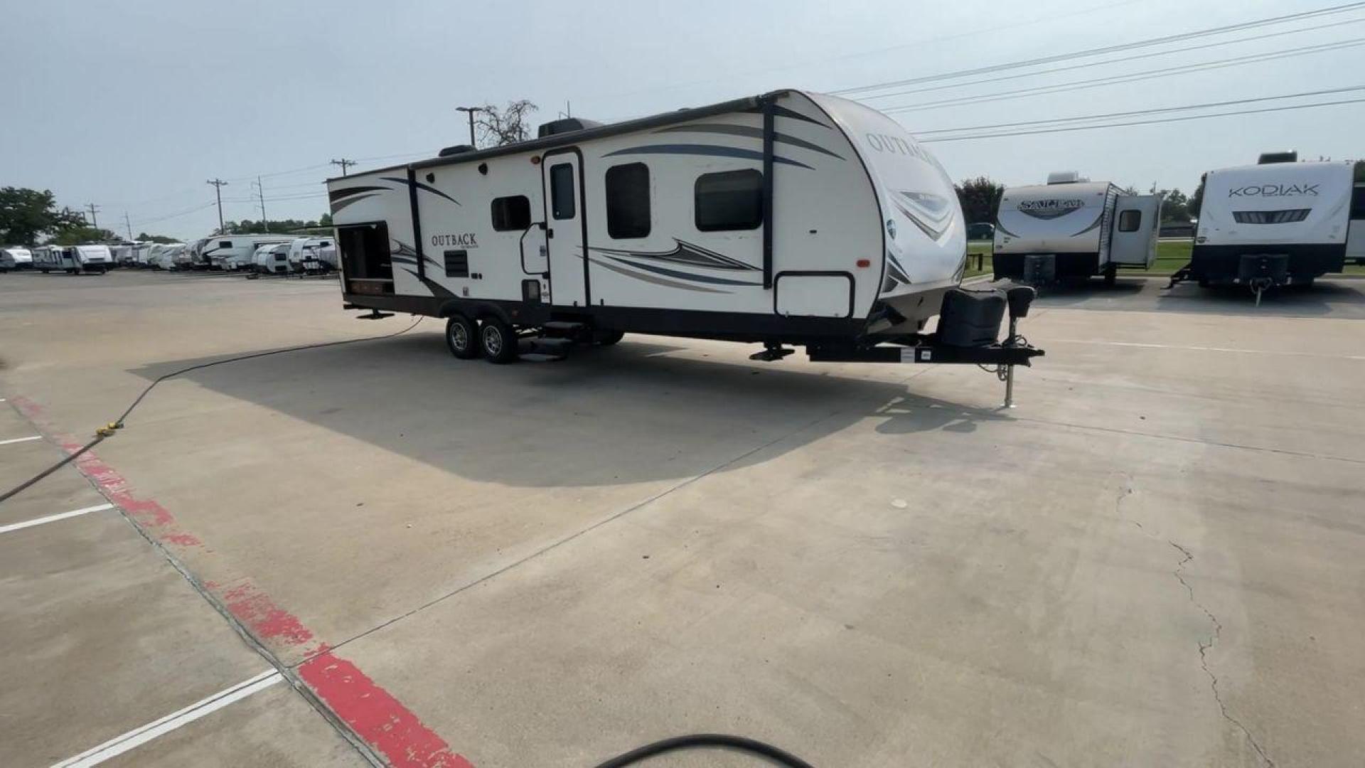 2018 KEYSTONE OUTBACK 320UBH (4YDT32025JB) , Length: 36.67 ft. | Dry Weight: 6,520 lbs. | Gross Weight: 8,500 lbs. | Slides: 1 transmission, located at 4319 N Main St, Cleburne, TX, 76033, (817) 678-5133, 32.385960, -97.391212 - Photo#3