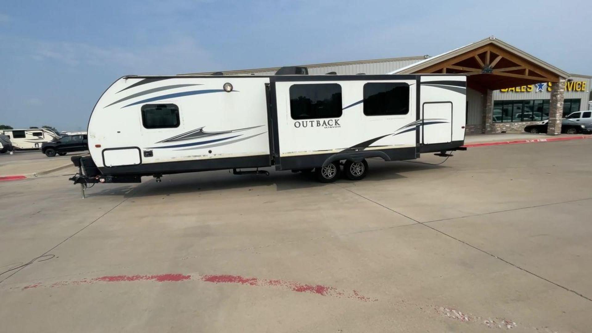 2018 KEYSTONE OUTBACK 320UBH (4YDT32025JB) , Length: 36.67 ft. | Dry Weight: 6,520 lbs. | Gross Weight: 8,500 lbs. | Slides: 1 transmission, located at 4319 N Main St, Cleburne, TX, 76033, (817) 678-5133, 32.385960, -97.391212 - Photo#6