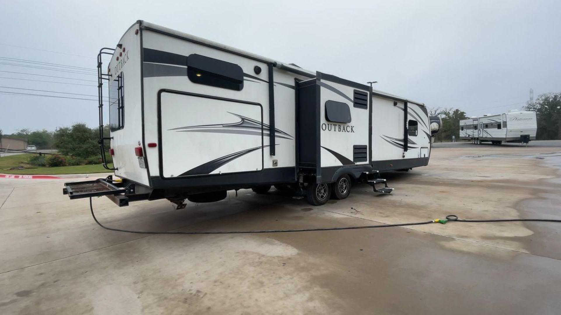 2018 WHITE KEYSTONE OUTBACK 325BH - (4YDT32522JB) , Length: 37.42 ft. | Dry Weight: 8,428 lbs. | Gross Weight: 10,500 lbs. | Slides: 3 transmission, located at 4319 N Main St, Cleburne, TX, 76033, (817) 678-5133, 32.385960, -97.391212 - Photo#1