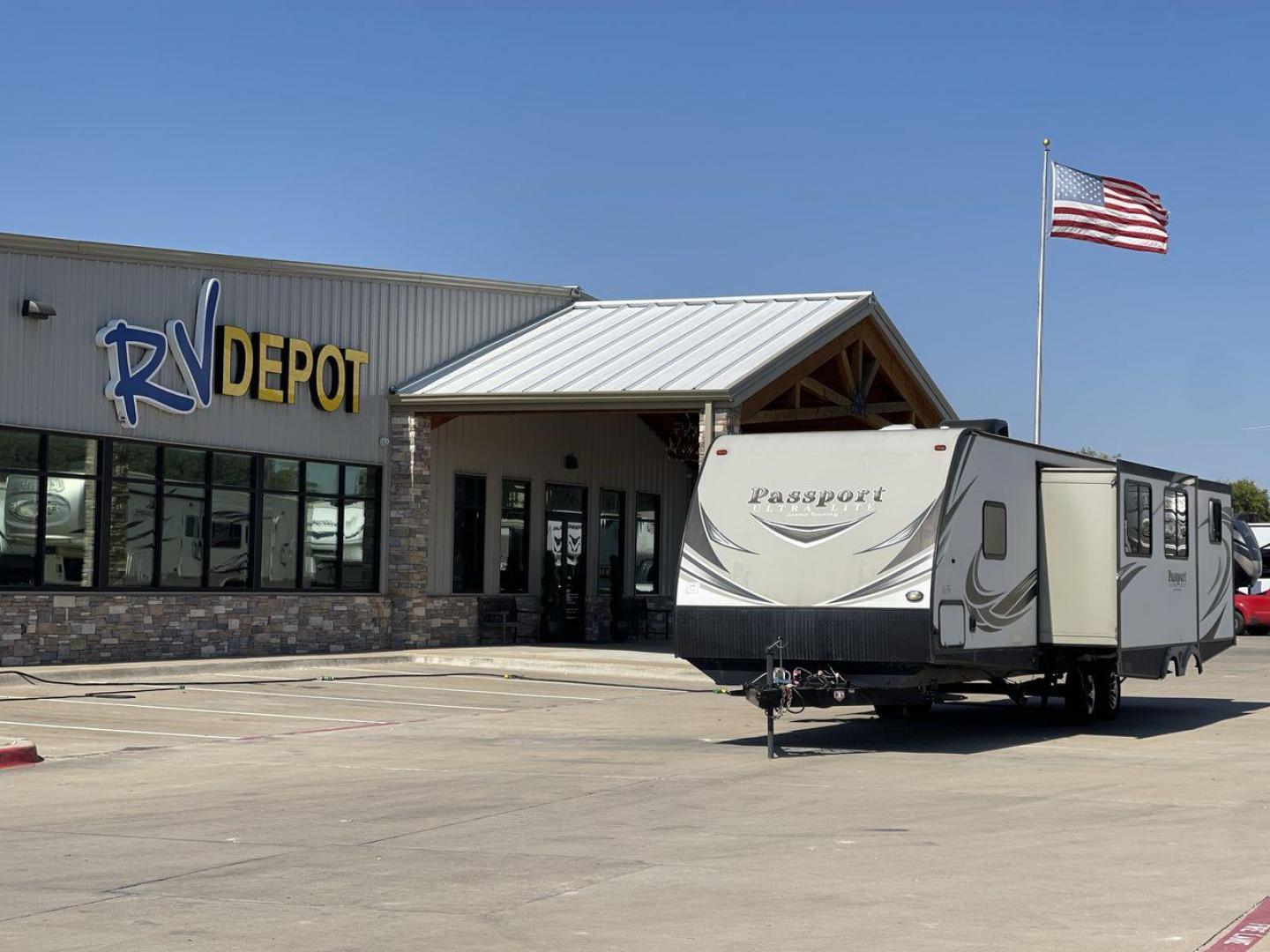 2018 KEYSTONE PASSPORT 3320BH (4YDT33221JT) , Length: 36.83 ft. | Dry Weight: 6,586 lbs. | Gross Weight: 8,000 lbs. | Slides: 3 transmission, located at 4319 N Main St, Cleburne, TX, 76033, (817) 678-5133, 32.385960, -97.391212 - The 2018 Keystone Passport 3320BH is a spacious and lightweight travel trailer. With an overall length of 36.83 feet and a dry weight of 6,586 lbs, this unit is easy to tow while still offering plenty of space and amenities. The gross weight capacity is 8,000 lbs, providing ample storage and travel - Photo#0