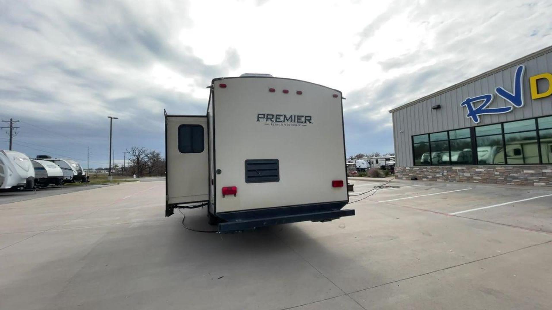 2018 BLACK KEYSTONE PREMIER 30RIPR (4YDT29R22JD) , Length: 35.42 ft. | Dry Weight: 6,675 lbs. | Gross Weight: 8,200 lbs. | Slides: 2 transmission, located at 4319 N Main St, Cleburne, TX, 76033, (817) 678-5133, 32.385960, -97.391212 - Photo#8