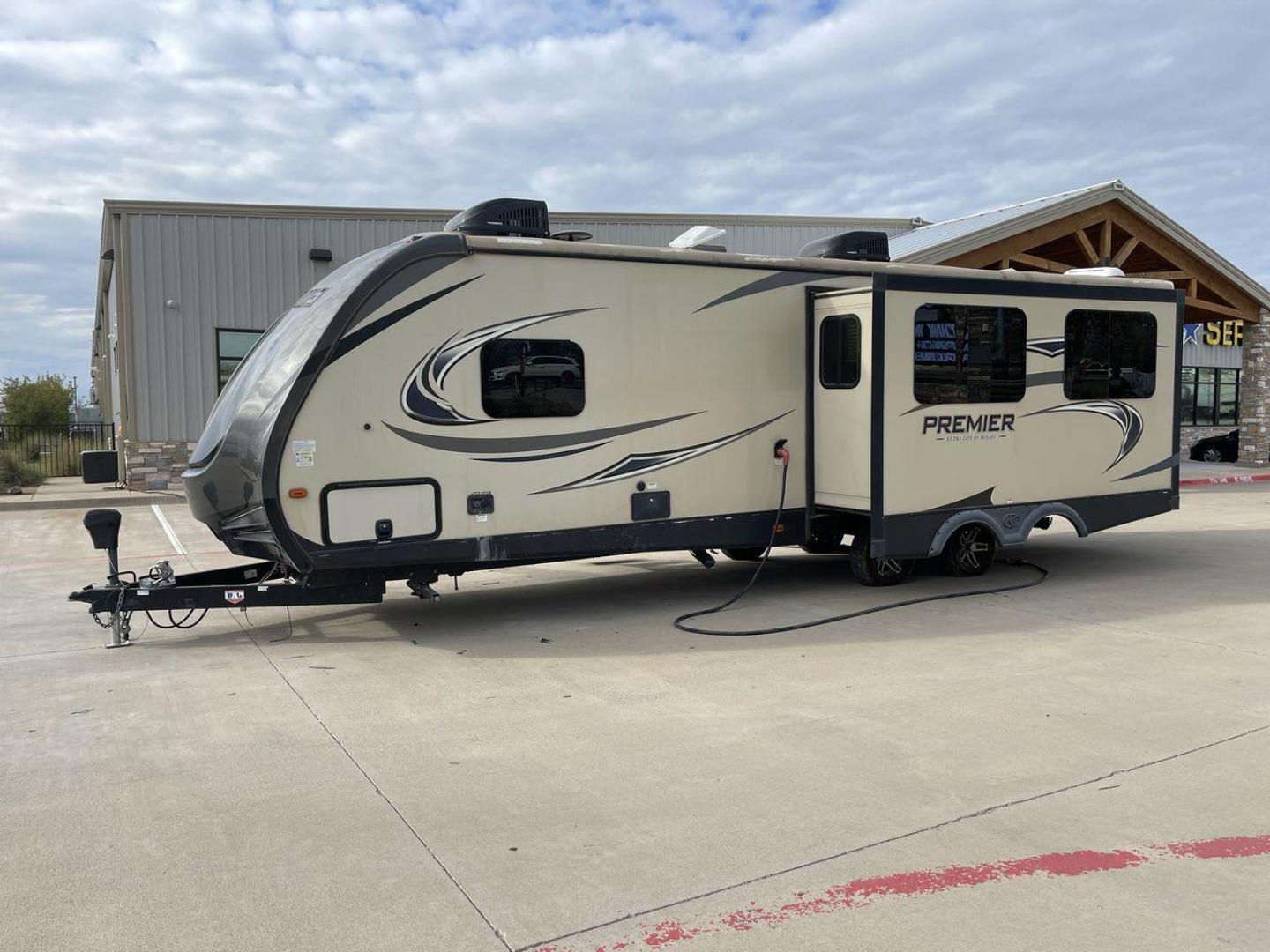 2018 BLACK KEYSTONE PREMIER 30RIPR (4YDT29R22JD) , Length: 35.42 ft. | Dry Weight: 6,675 lbs. | Gross Weight: 8,200 lbs. | Slides: 2 transmission, located at 4319 N Main St, Cleburne, TX, 76033, (817) 678-5133, 32.385960, -97.391212 - Photo#23