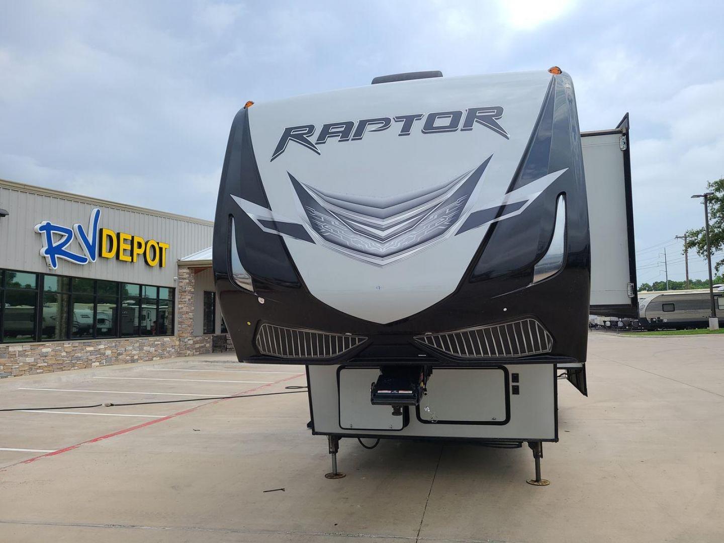 2018 WHITE KEYSTONE RAPTOR 353TS (4YDF35327JR) , Length: 39 ft. | Dry Weight: 13,850 lbs. | Gross Weight: 17,000 lbs. | Slides: 3 transmission, located at 4319 N Main St, Cleburne, TX, 76033, (817) 678-5133, 32.385960, -97.391212 - The 2018 Keystone Raptor 353TS is a formidable and versatile fifth-wheel toy hauler, measuring 39 feet in length and 8 feet in width, with a dry weight of 13,850 lbs and a robust GVWR of 17,000 lbs. Offering sleeping accommodations for 8 people, this dual-entry RV is designed for adventure enthusias - Photo#0