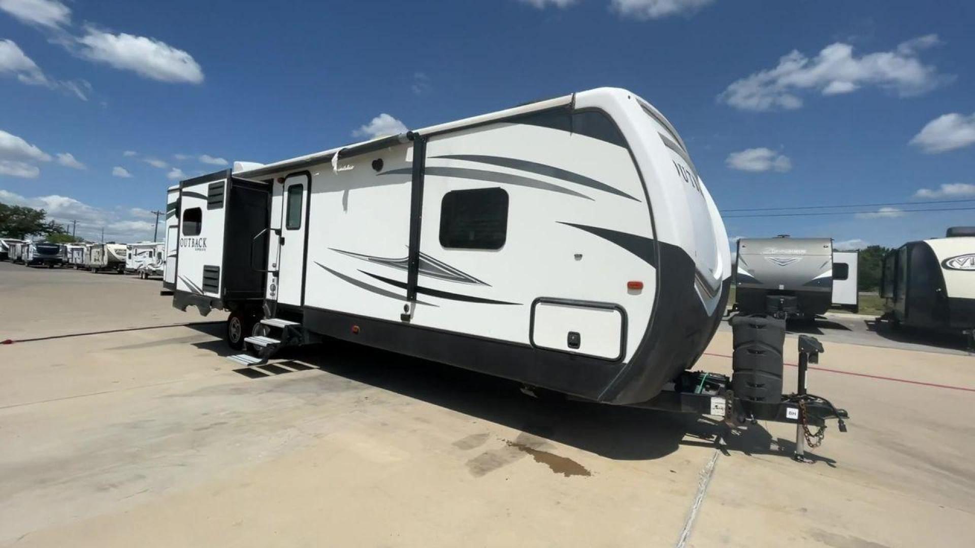 2018 BLACK KEYSTONE RV OUTBACK 325BH (4YDT32520JB) , Length: 37.42 ft. | Dry Weight: 8,428 lbs. | Gross Weight: 10,500 lbs. | Slides: 3 transmission, located at 4319 N Main St, Cleburne, TX, 76033, (817) 678-5133, 32.385960, -97.391212 - With the 2018 Keystone RV Outback 325BH Travel Trailer, unleash your spirit of adventure. Designed to provide families or groups with a roomy and cozy home on wheels, this travel trailer blends contemporary conveniences with tough durability to create a remarkable travel experience. The dimension - Photo#3