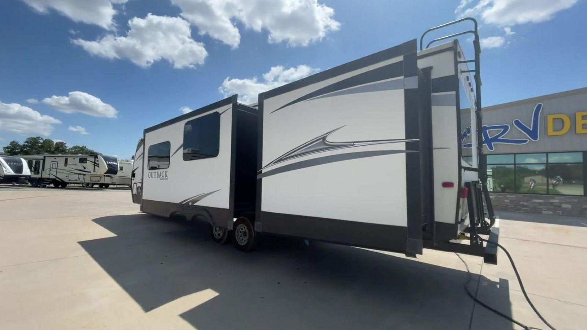 2018 BLACK KEYSTONE RV OUTBACK 325BH (4YDT32520JB) , Length: 37.42 ft. | Dry Weight: 8,428 lbs. | Gross Weight: 10,500 lbs. | Slides: 3 transmission, located at 4319 N Main St, Cleburne, TX, 76033, (817) 678-5133, 32.385960, -97.391212 - With the 2018 Keystone RV Outback 325BH Travel Trailer, unleash your spirit of adventure. Designed to provide families or groups with a roomy and cozy home on wheels, this travel trailer blends contemporary conveniences with tough durability to create a remarkable travel experience. The dimension - Photo#7