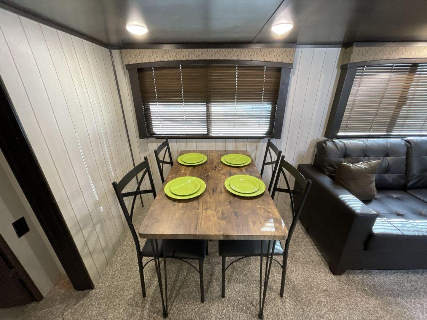 2018 KEYSTONE RV SUNSET TRAIL 331BH (4YDT3312XJ5) , Length: 37.5 ft. | Dry Weight: 7,186 lbs. | Gross Weight: 9,735 lbs. | Slides: 3 transmission, located at 4319 N Main St, Cleburne, TX, 76033, (817) 678-5133, 32.385960, -97.391212 - Board this 2018 Keystone Sunset Trail 331BH to your family's dream destination and enjoy all the fantastic amenities it has to offer! It measures 37.5 ft. in length and 11.17 ft. in height. It has a dry weight of 7,186 lbs. with a hitch weight of 936 lbs. Its exterior is white with black graphics. I - Photo#14