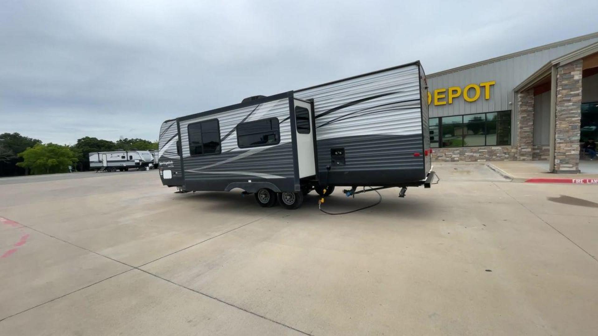 2018 GRAY KEYSTONE SPRINGDALE 270LE (4YDT27025J3) , located at 4319 N Main St, Cleburne, TX, 76033, (817) 678-5133, 32.385960, -97.391212 - Photo#7