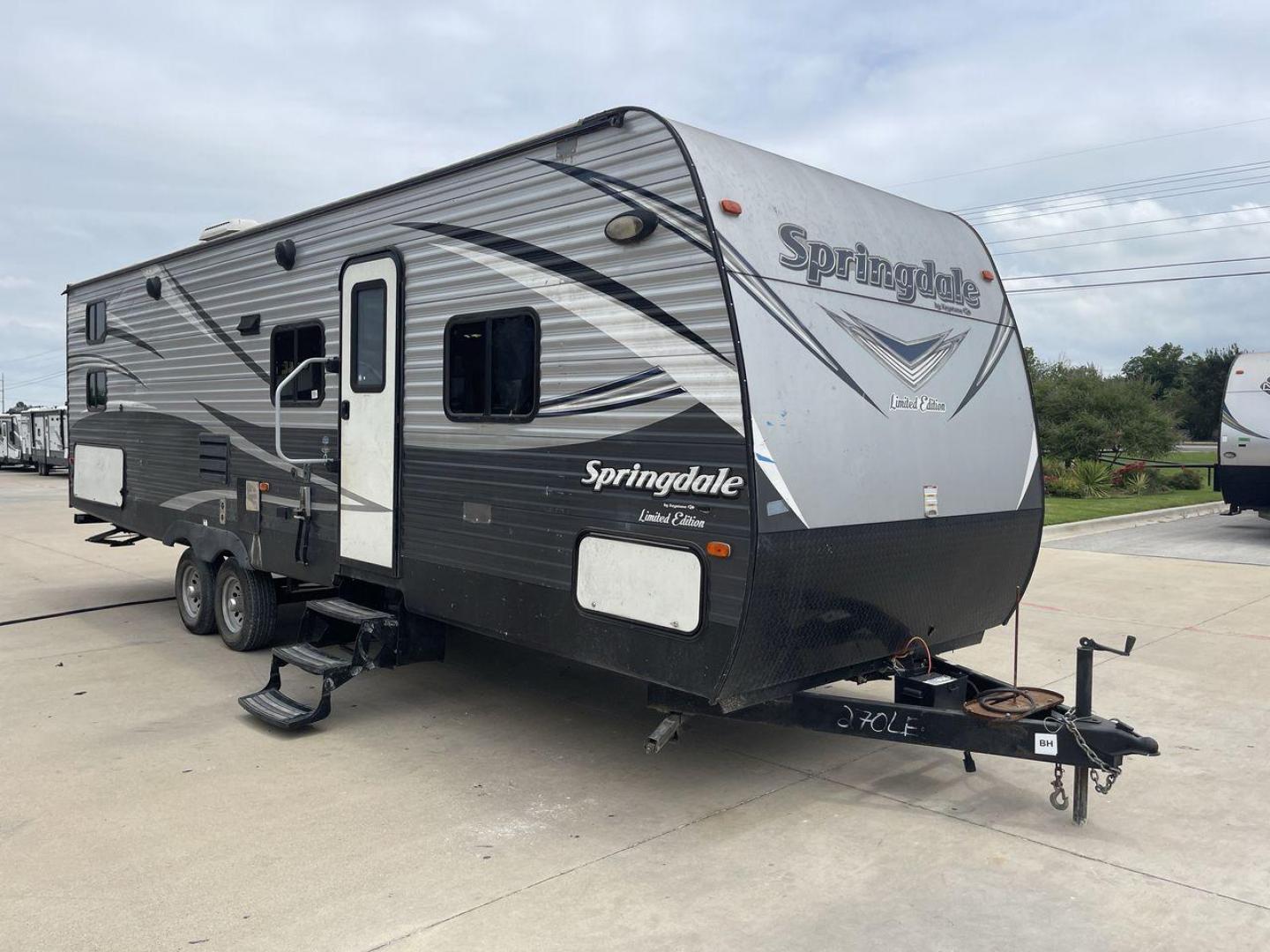 2018 GRAY KEYSTONE SPRINGDALE 270LE (4YDT27025J3) , located at 4319 N Main St, Cleburne, TX, 76033, (817) 678-5133, 32.385960, -97.391212 - Photo#23