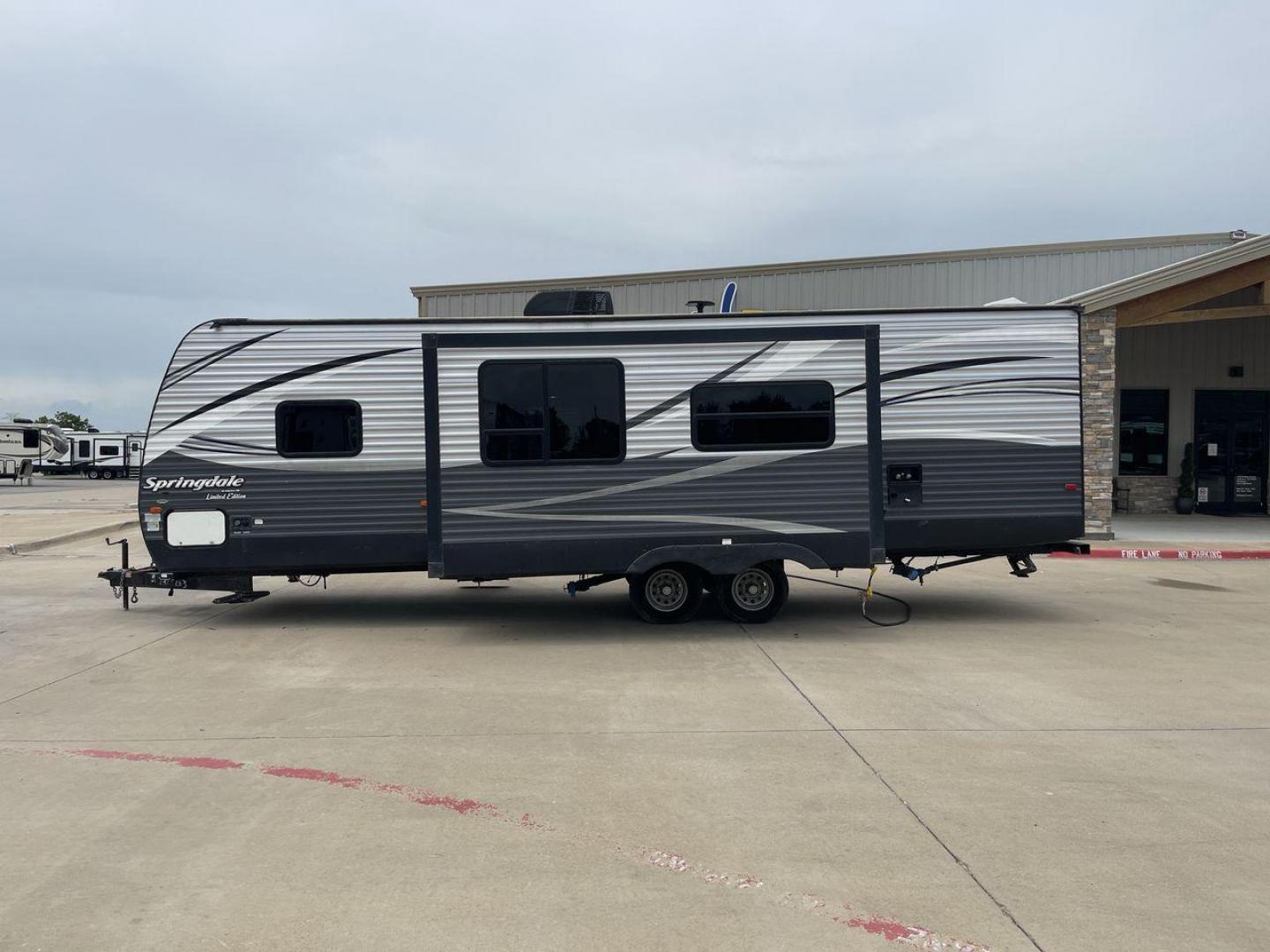 2018 GRAY KEYSTONE SPRINGDALE 270LE (4YDT27025J3) , located at 4319 N Main St, Cleburne, TX, 76033, (817) 678-5133, 32.385960, -97.391212 - Photo#24