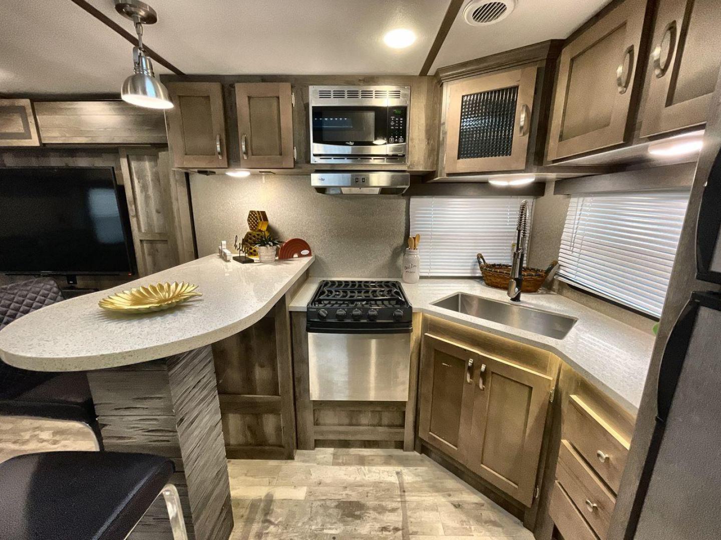 2018 KEYSTONE SPRINTER 312MLS (4YDT31224J1) , located at 4319 N Main St, Cleburne, TX, 76033, (817) 678-5133, 32.385960, -97.391212 - Photo#12