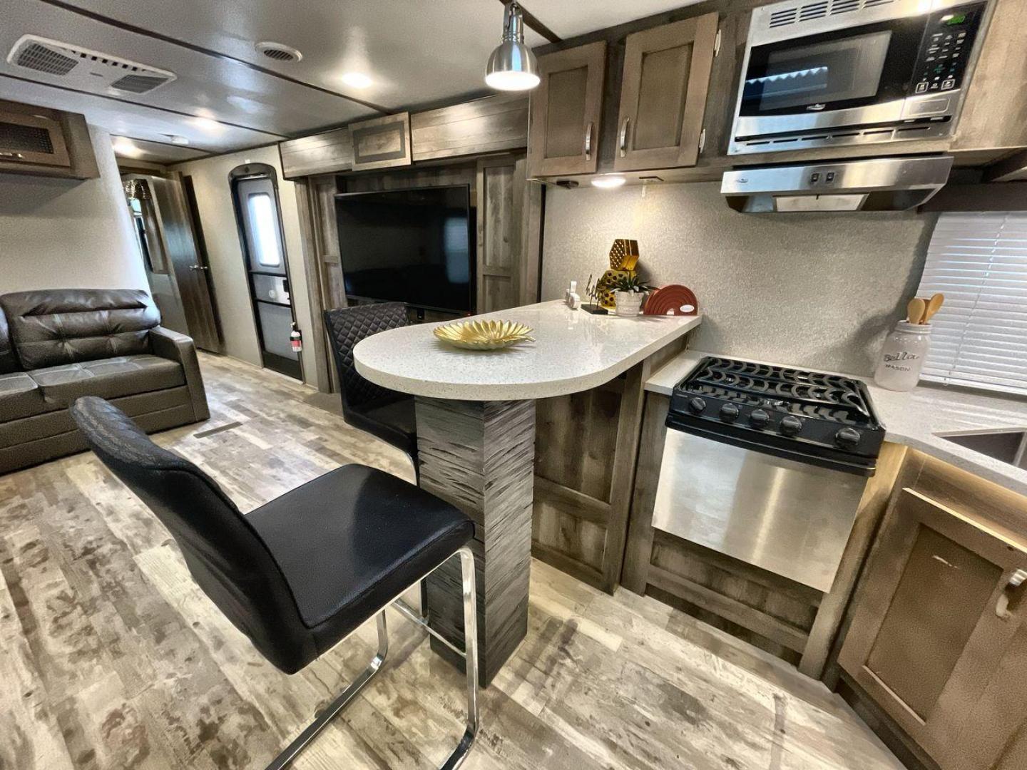 2018 KEYSTONE SPRINTER 312MLS (4YDT31224J1) , located at 4319 N Main St, Cleburne, TX, 76033, (817) 678-5133, 32.385960, -97.391212 - Photo#18