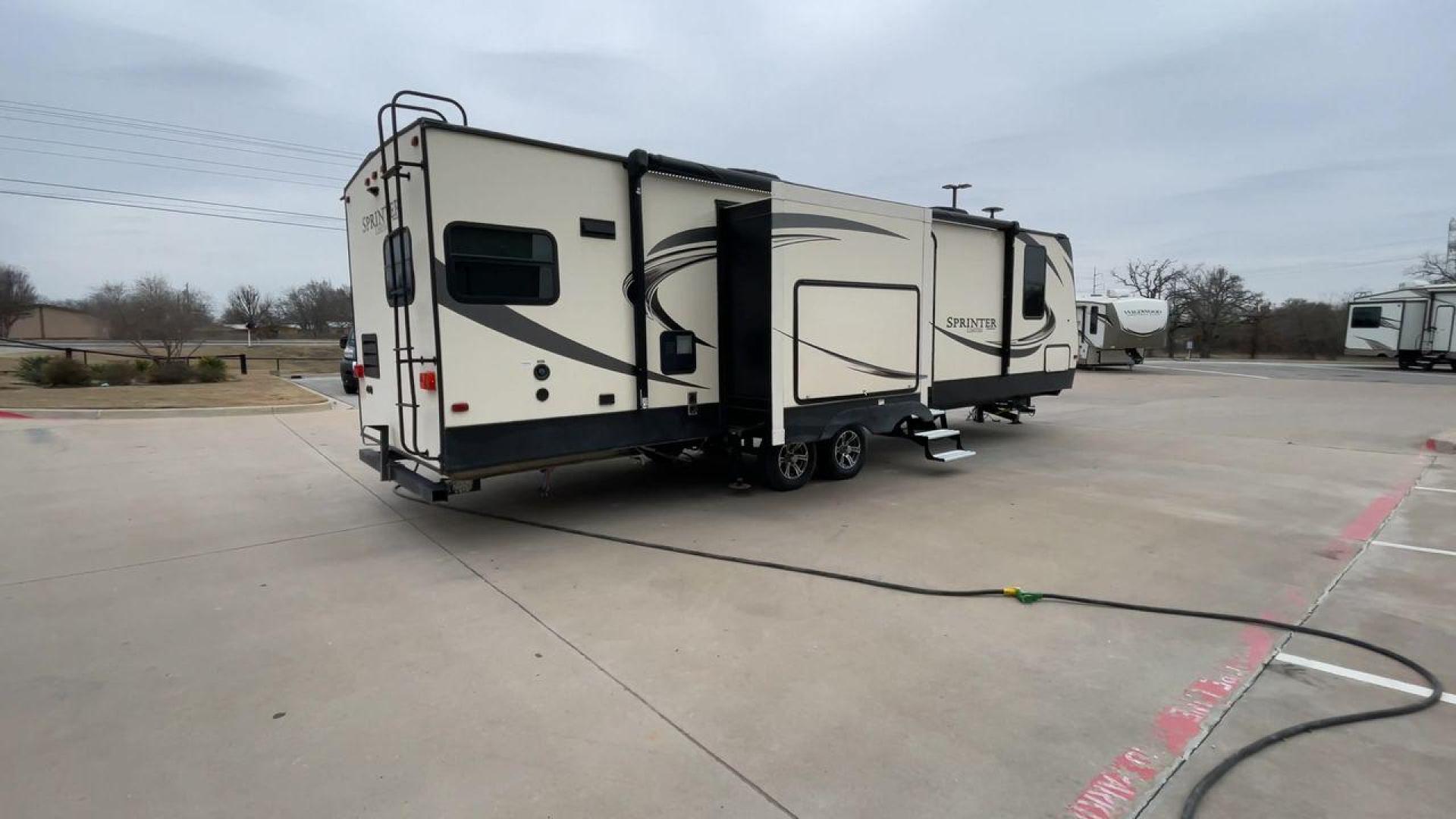 2018 KEYSTONE SPRINTER 312MLS (4YDT31224J1) , located at 4319 N Main St, Cleburne, TX, 76033, (817) 678-5133, 32.385960, -97.391212 - Photo#1