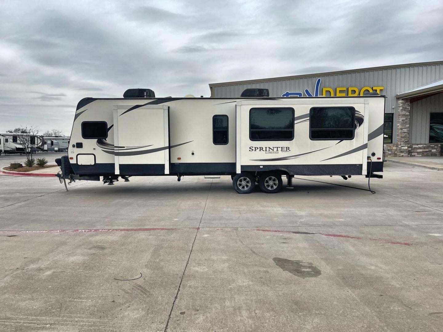 2018 KEYSTONE SPRINTER 312MLS (4YDT31224J1) , located at 4319 N Main St, Cleburne, TX, 76033, (817) 678-5133, 32.385960, -97.391212 - Photo#23