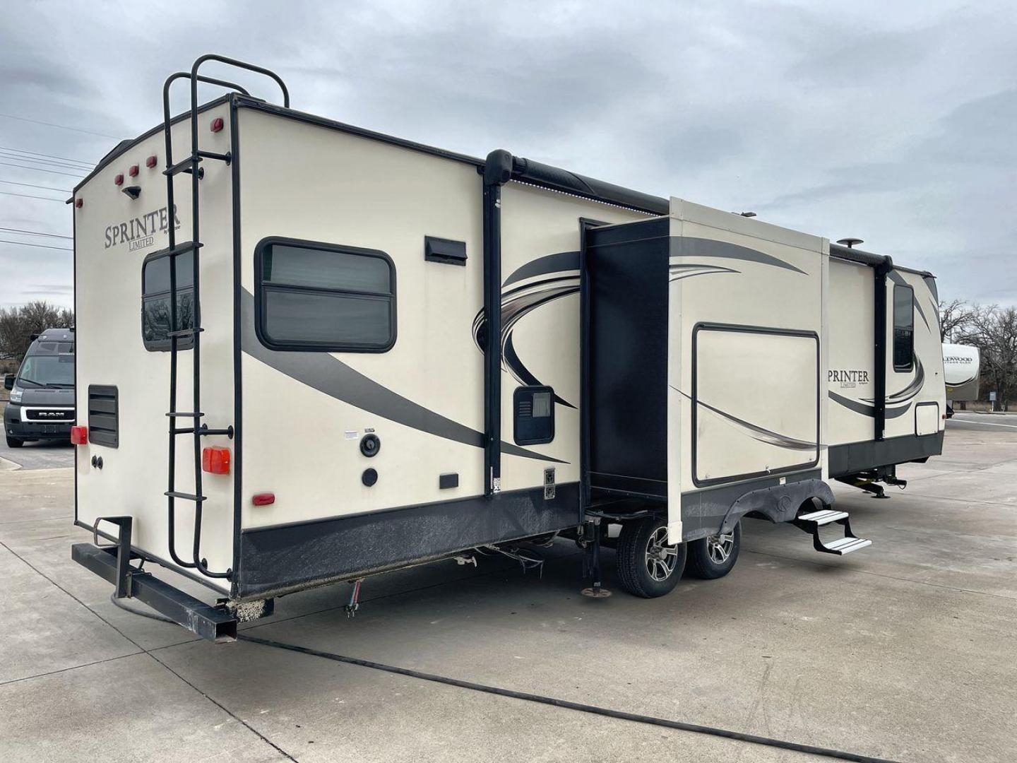 2018 KEYSTONE SPRINTER 312MLS (4YDT31224J1) , located at 4319 N Main St, Cleburne, TX, 76033, (817) 678-5133, 32.385960, -97.391212 - Photo#24