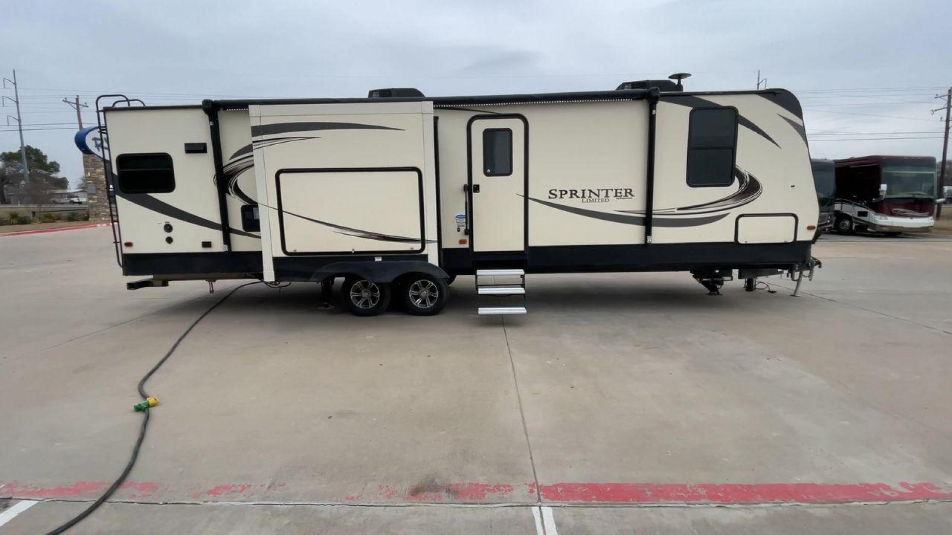 2018 KEYSTONE SPRINTER 312MLS (4YDT31224J1) , located at 4319 N Main St, Cleburne, TX, 76033, (817) 678-5133, 32.385960, -97.391212 - Photo#2