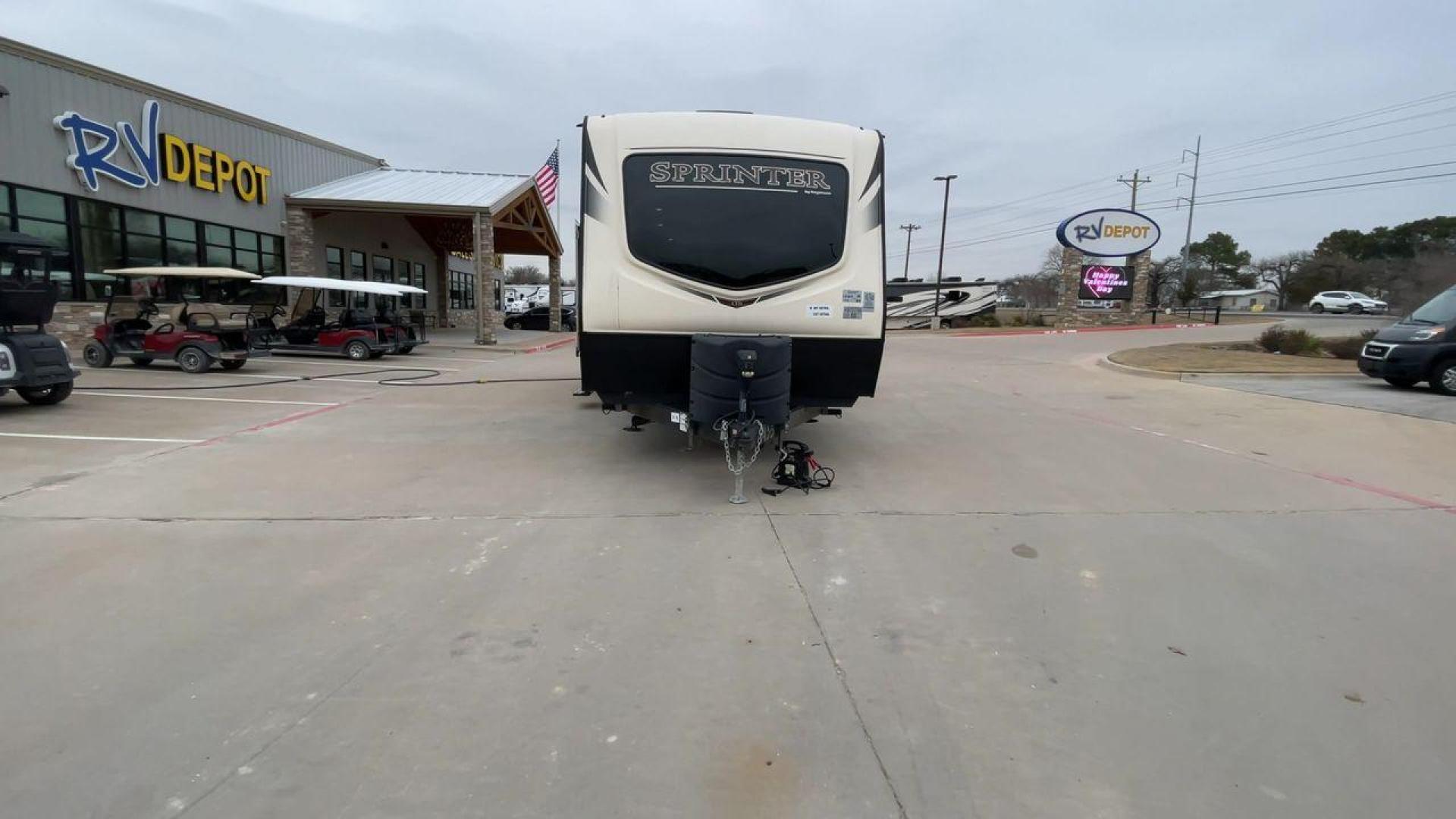 2018 KEYSTONE SPRINTER 312MLS (4YDT31224J1) , located at 4319 N Main St, Cleburne, TX, 76033, (817) 678-5133, 32.385960, -97.391212 - Photo#4