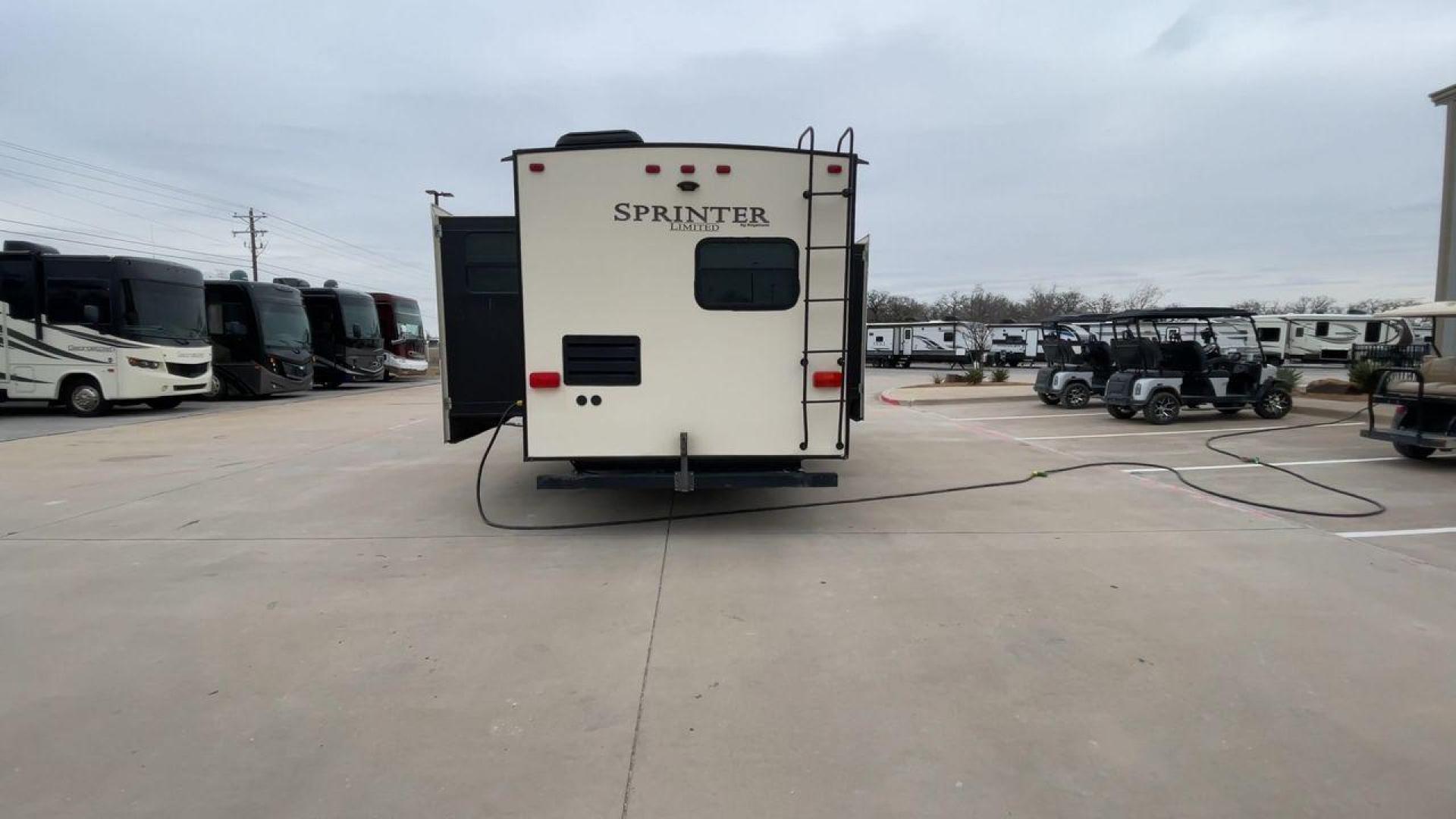 2018 KEYSTONE SPRINTER 312MLS (4YDT31224J1) , located at 4319 N Main St, Cleburne, TX, 76033, (817) 678-5133, 32.385960, -97.391212 - Photo#8