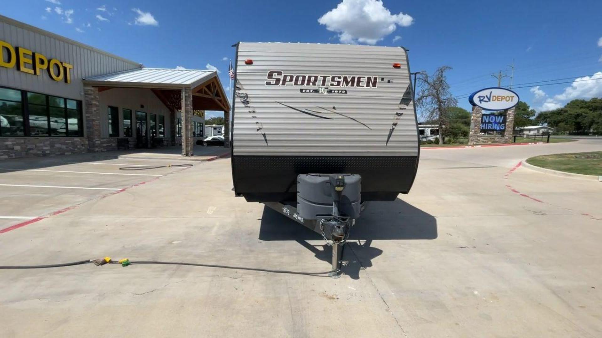 2018 KZRV SPORTSMEN 260BHLE (4EZTU2625J5) , Length: 30.5 ft. | Dry Weight: 4,710 lbs. | Gross Weight: 7,000 lbs. transmission, located at 4319 N Main St, Cleburne, TX, 76033, (817) 678-5133, 32.385960, -97.391212 - Photo#4