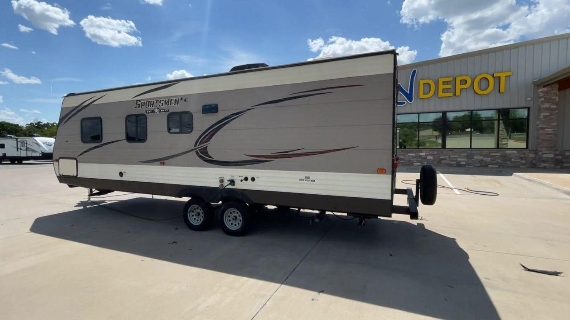 2018 KZRV SPORTSMEN 260BHLE (4EZTU2625J5) , Length: 30.5 ft. | Dry Weight: 4,710 lbs. | Gross Weight: 7,000 lbs. transmission, located at 4319 N Main St, Cleburne, TX, 76033, (817) 678-5133, 32.385960, -97.391212 - Photo#7