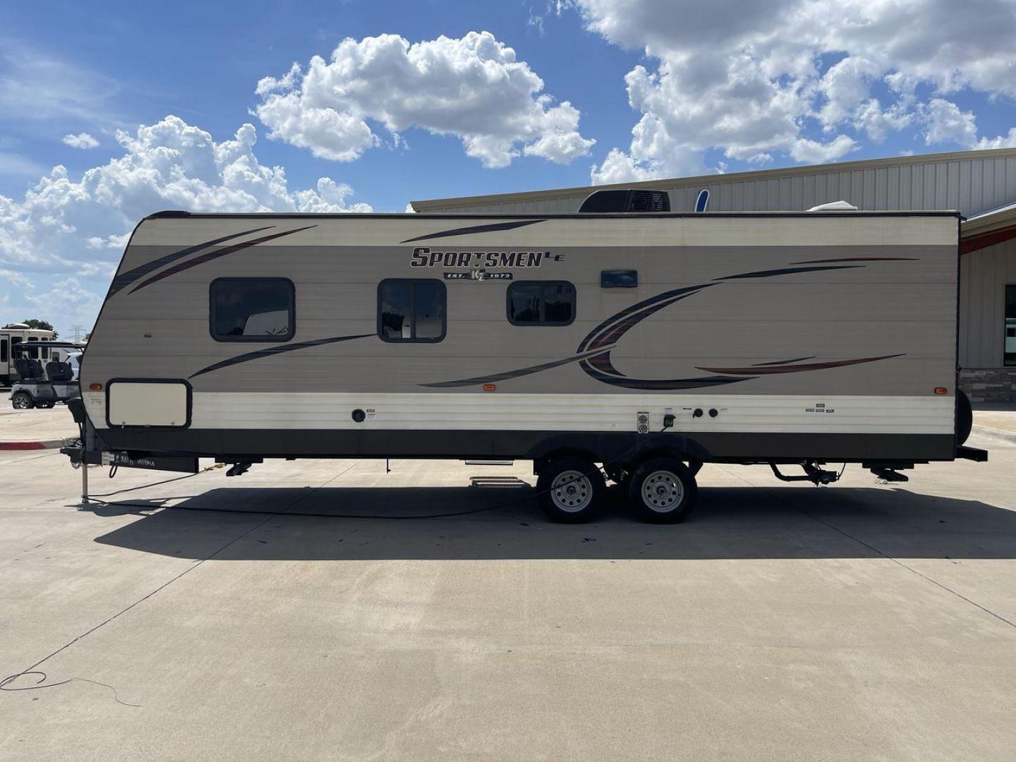 2018 KZRV SPORTSMEN 260BHLE (4EZTU2625J5) , Length: 30.5 ft. | Dry Weight: 4,710 lbs. | Gross Weight: 7,000 lbs. transmission, located at 4319 N Main St, Cleburne, TX, 76033, (817) 678-5133, 32.385960, -97.391212 - Photo#23