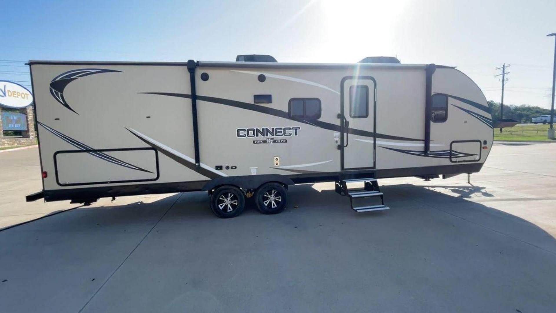 2018 KZ CONNECT 281BHK (4EZTL2825J8) , Length: 32.58 ft.| Dry Weight: 5,680 lbs. | Gross Weight: 6,800 lbs. | Slides: 1 transmission, located at 4319 N Main St, Cleburne, TX, 76033, (817) 678-5133, 32.385960, -97.391212 - The 2018 KZ Connect 281BHK is a versatile and lightweight travel trailer. It is perfect for family adventures on the road. With a length of 32.58 feet and a dry weight of 5,680 lbs., it is designed to be easily towable while still offering ample living space. Its gross weight capacity of 6,800 lbs. - Photo#2