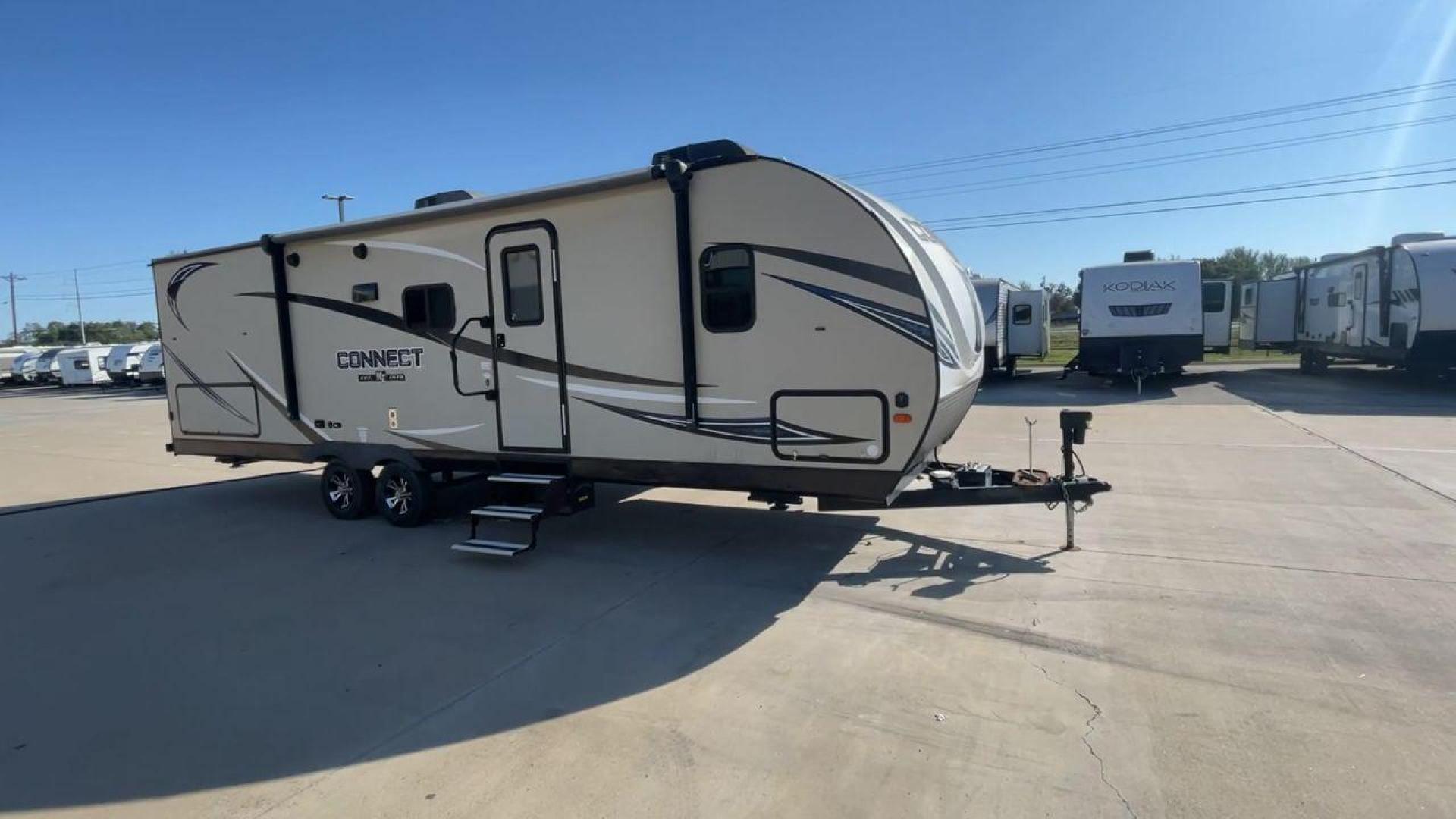 2018 KZ CONNECT 281BHK (4EZTL2825J8) , Length: 32.58 ft.| Dry Weight: 5,680 lbs. | Gross Weight: 6,800 lbs. | Slides: 1 transmission, located at 4319 N Main St, Cleburne, TX, 76033, (817) 678-5133, 32.385960, -97.391212 - The 2018 KZ Connect 281BHK is a versatile and lightweight travel trailer. It is perfect for family adventures on the road. With a length of 32.58 feet and a dry weight of 5,680 lbs., it is designed to be easily towable while still offering ample living space. Its gross weight capacity of 6,800 lbs. - Photo#3